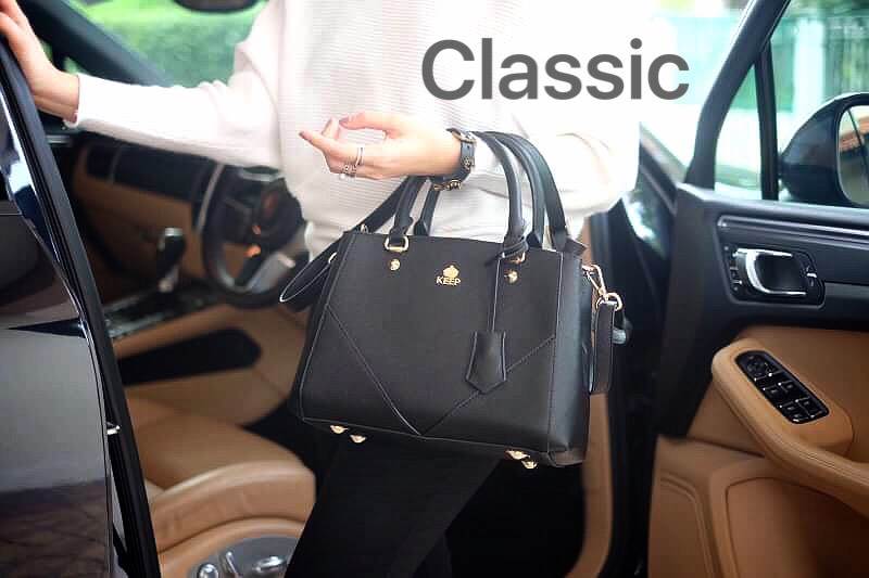 รุ่นขายดีที่สุด 👍 จากแบรนด์ KEEP รุ่น Elegance รอบนี้เข้ามา 2 size ให้เลือกเลยค่า **จุดเด่นที่ >หนังคุณภาพ ลายหนัง saffiano > ถือสะพายเข้าง่ายกับทุกชุด >ทรงสวยมากคะ ขนากกระเป๋ากำลังดีคะ ใส่ กปต ยาว มือถือได้ทุกรุ่น > มีช่องย่อยแบ่งเก็บ