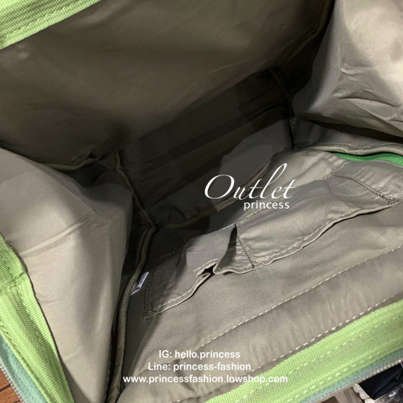 Anello polyurethane leather rucksack รุ่น Mini และ Classic กระเป๋าเป้จากแบรนด์เล็กๆมาสู่แบรนด์ดังทั้งในไทยและญี่ปุ่น วัสดุหนังpuแต่งลายหินอ่อนหนังนิ่ม กันน้ำได้ ภายในมีช่องเล็ก2ช่อง เปิดปิดด้วยซิปคู่ ปากกระเป๋าเป็นโครงสะดวกต่อการหยิบจับของภายใน ด้านข้างมี