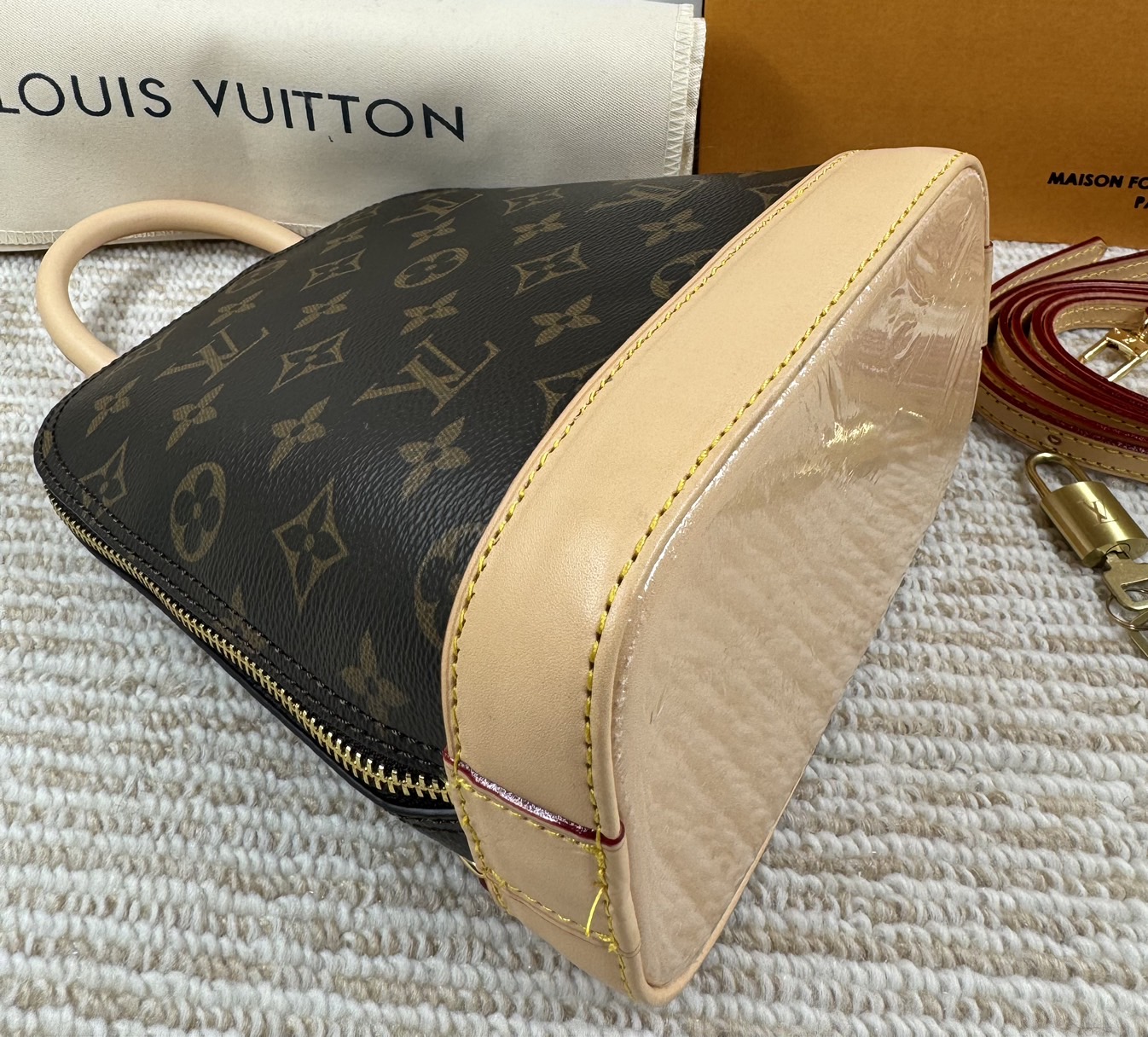 LV Alma Backpack Monogram Canvas กระเป๋าสะพายเป้ลายโมโนแกรม เกรดออริ 1:1