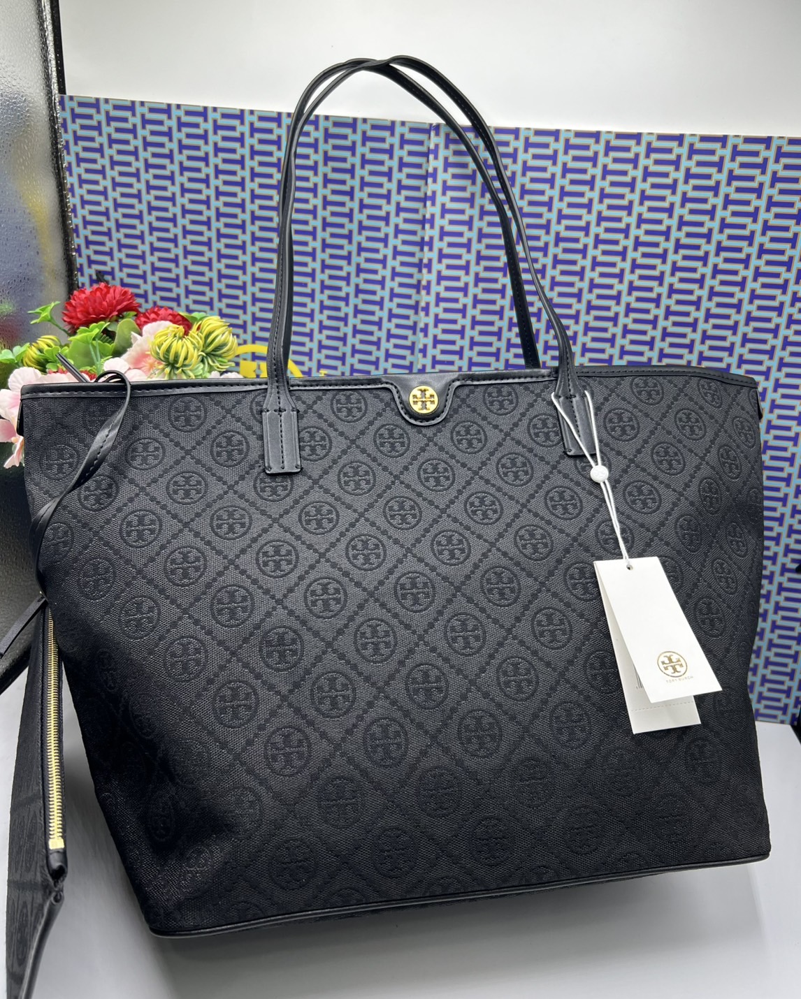 ORI หนังแท้ | Tory Burch T Monogram zip tote bag กระเป๋าทรงโท้ทใบใหญ่ทรงกว้างพร้อมใบเล็กเข้าเซ็ท งานผ้าแจ็คการ์ดตัดขอบหนัง เดอะเบสท์ เซลเลอร์!!