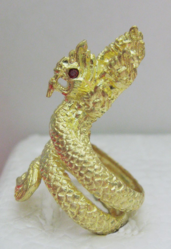 สินค้าเลิกผลิตค่ะ แหวนพญานาค7เศียรเนื้อทองเหลือง ประดับพลอยสีแดง เสริมอำนาจ คุ้มครองค่ะ