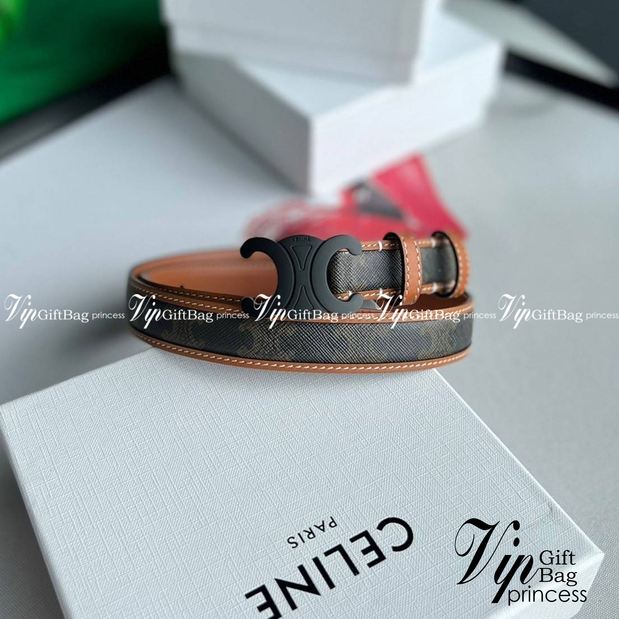 หนังแท้ CELINE BELT LOGO 18MM / Celine Triomphe Belt in Natural Calfskin เกรดใช้งานสลับของจริง ออริจินอลหนังแท้ หัวเข็มขัดโลโก้แบรนด์แบบ 3D Vintage สีทอง/สีดำ ปั้มโลโก้คมชัดคล้ายของจริง สายปรับระดับได้ในดีไซน์เรียบหรูเข้ากับทุกลุ๊คใช้ได้ทั้งชายหญิง