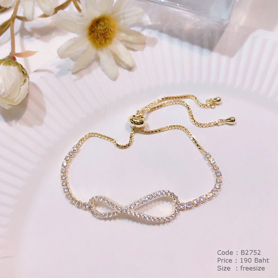 สร้อยข้อมือฝังเพชร จี้ infinity ตัวเรือนสีทอง