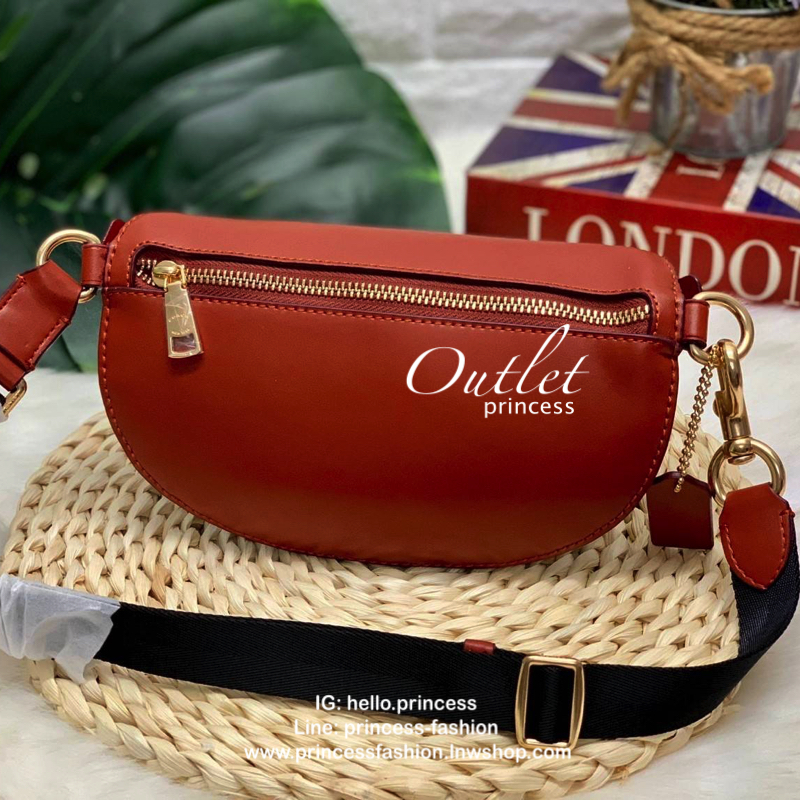 COACH SIGNATURE X GUANG YU BELT BAG New arrival Limited edition !! กระเป๋าสะพาย คาดอก/ เอวได้ วัสดุหนังแท้ รุ่น limited ใน collectionCoach x Disney รุ่น มีช่องซิปหน้า-หลัง ใส่ wallet กลาง มือถือได้ทุกรุ่น และของใช้ส่วนตัว สายปรัยได้ค่ะ