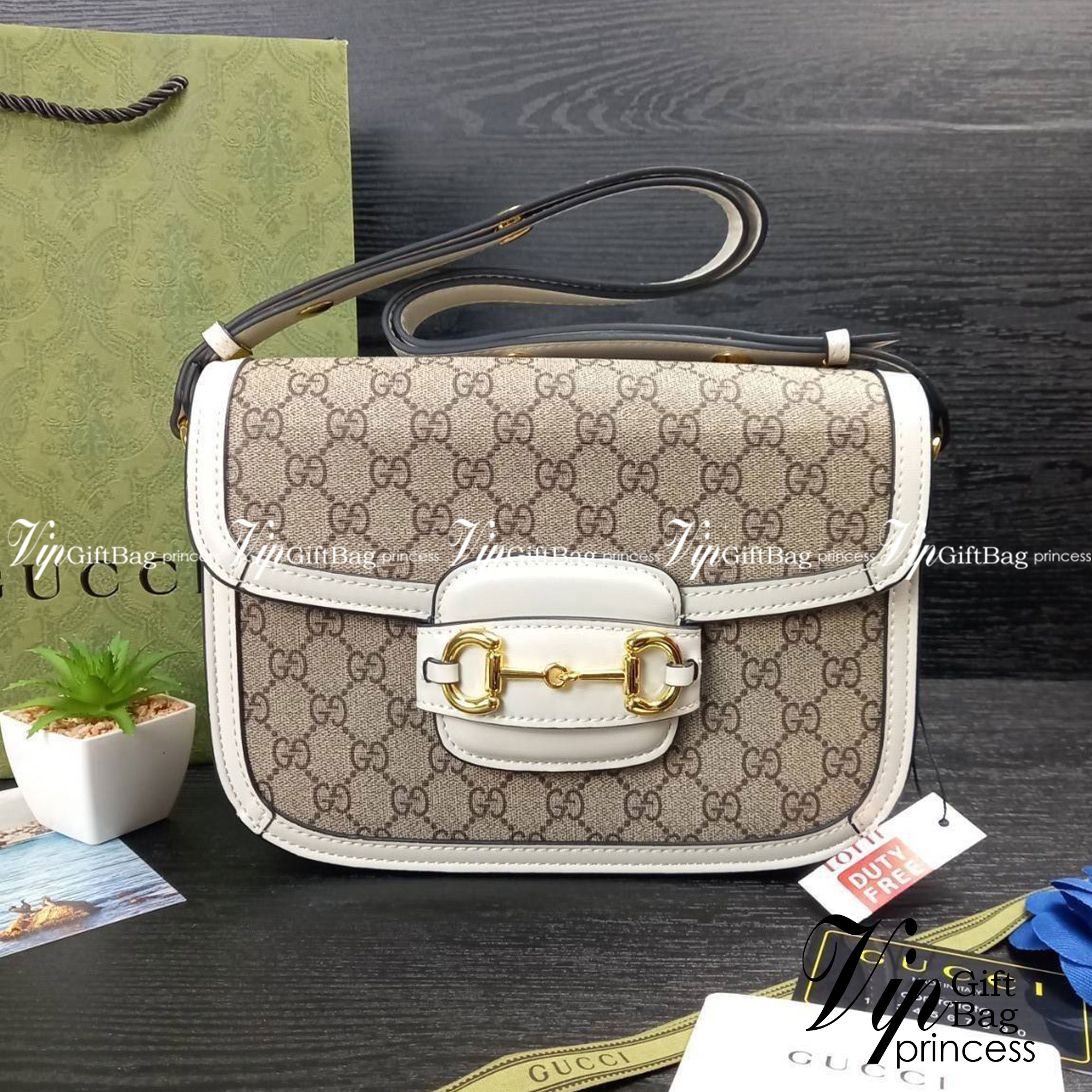 GUCCI HORSEBIT 1995 BAG / GG Supreme Shoulder 10" รุ่นฮิต คลาสสิค หรูหรา ใช้แล้วดูดีมีเสน่ห์ขึ้นทันที สายยาวคล้องบ่าได้ ปรับยาวคลอสบอดี้ได้ หนังแคนวาส สล้บหนังแท้