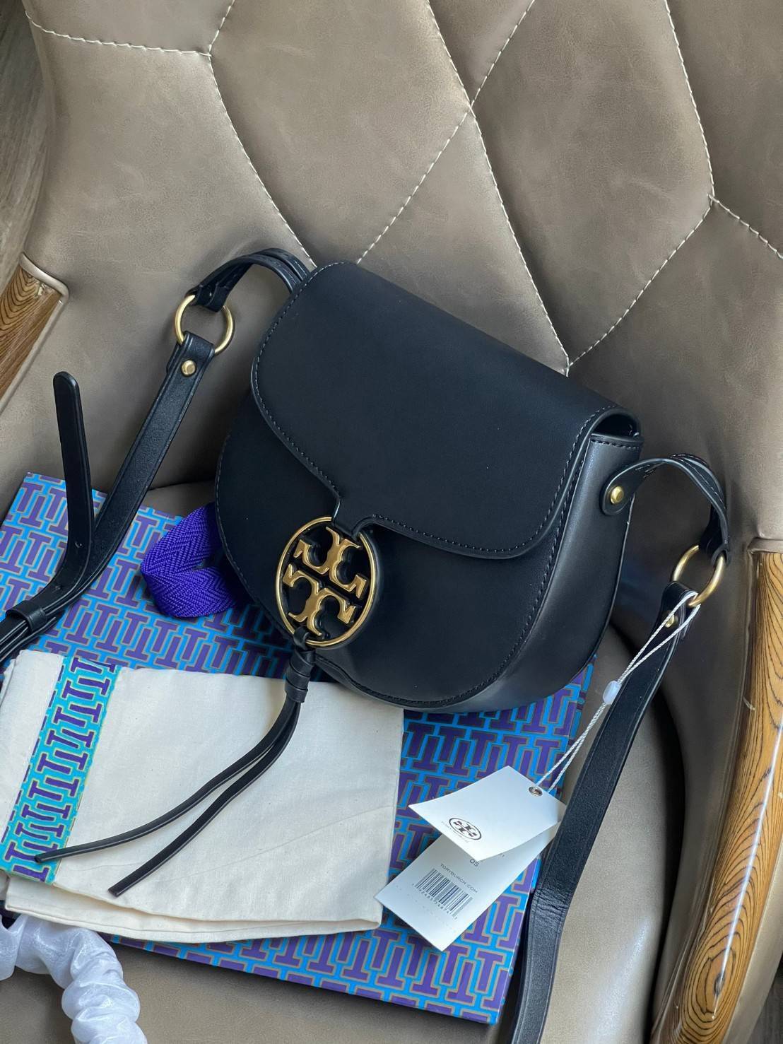Tory Burch Miller Metal Saddle Bag กระเป๋าที่ใช้เป็น Everyday Bag ก็คือสามารถใช้งานได้บ่อยครั้งและสามารถสะพายไปทำกิจกรรมต่าง ๆ