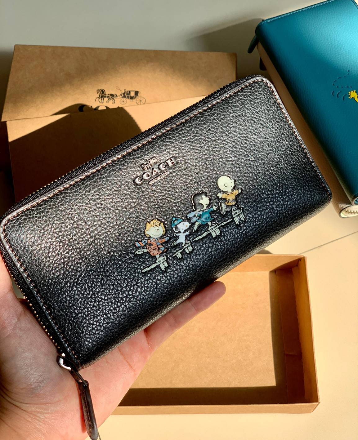 ของแท้ 💯% COACH ZIP WALLET SNOOPY LIMITED ((16122B)) พร้อมส่ง!! กระเป๋าเงินใบยาวซิปรอบ หนังแท้ลายหนังสวย