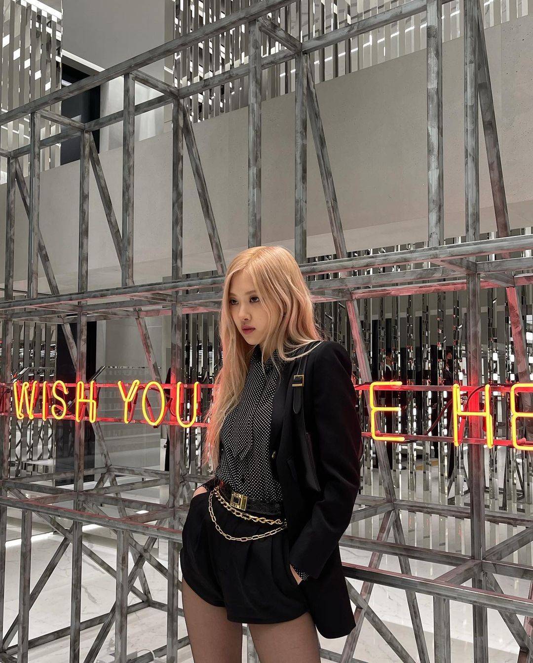 YSL LE 5 À 7 HOBO BAG IN SMOOTH LEATHER / Yves Saint laurent hobo bag กระเป๋าสะพายไหล่ ดีเทลหรู สวยครบทุกมุม ตอบโจทย์สาวๆทุกไลฟ์สไตล์ เพราะใช้งานได้ง่ายและสะดวก วัสดุหนังแท้ สัมผัสดีงาม น้ำหนักเบา ดูแพงที่สุด โดดเด่นด้วยโลโก้ สามารถเกี่ยวคล้องเพื่อล็อคปิด