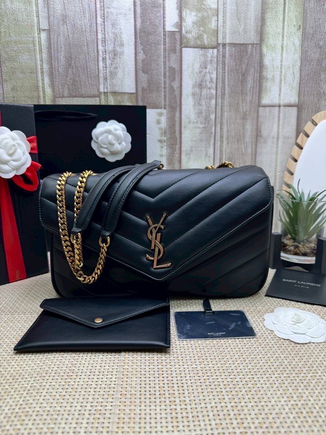 ORI หนังแท้ | 28cm YSL LOULOU medium in MATELASSÉ กระเป๋าสะพายสายโซ่าีทองหรูหรา งานหนังแท้เนื้อนุ่มตะเข็บเย็บลายเชฟรอนสวยหรูโดดเด่นเป็นเอกลักษณ์ 🤍 เกรดออริจินอล หนังแท้