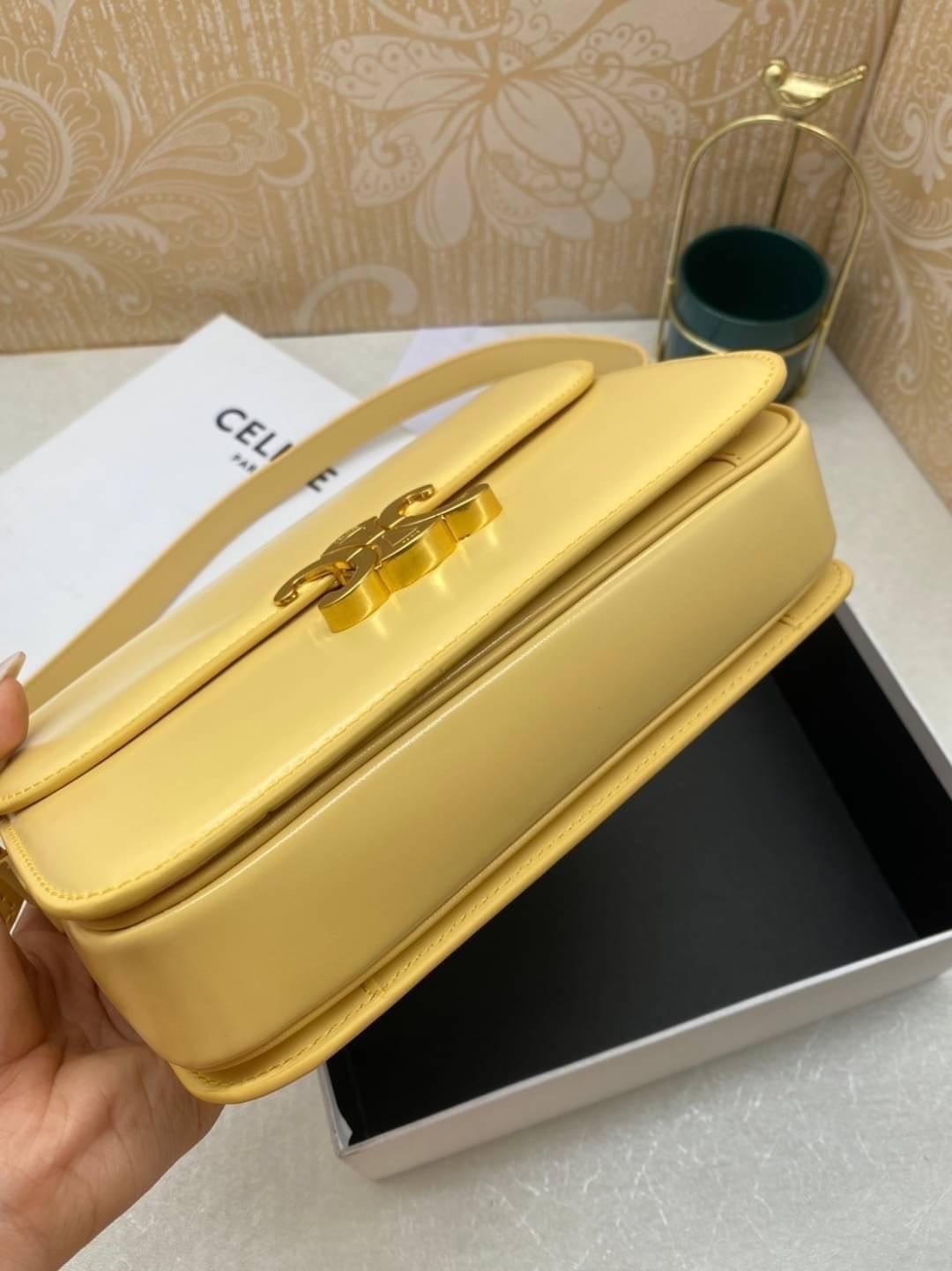 MEDIUM 22cm : CELINE CLASSIQUE TRIOMPHE BAG IN SHINY CALFSKIN / Celine Triomphe Bag / Celine Bag พร้อมส่ง 10 สี เกรดออริ 1:1 กระเป๋าแบรนด์หรูที่ควรมีแห่งปี