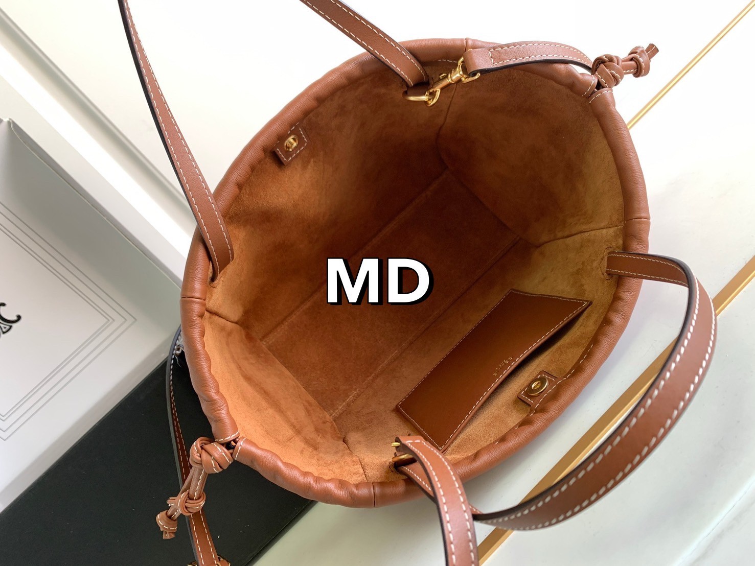 CELINE Small Cabas Drawstring Cuir Triomphe / CELINE TOTE BAG กระเป๋าทรงโท้ทน่ารักน่าใช้ ตัวกระเป๋าหนังนุ่มมาก ปากกระเป๋าเป็นหูรูดดึงปรับทรงได้สองแบบสองสไตล์