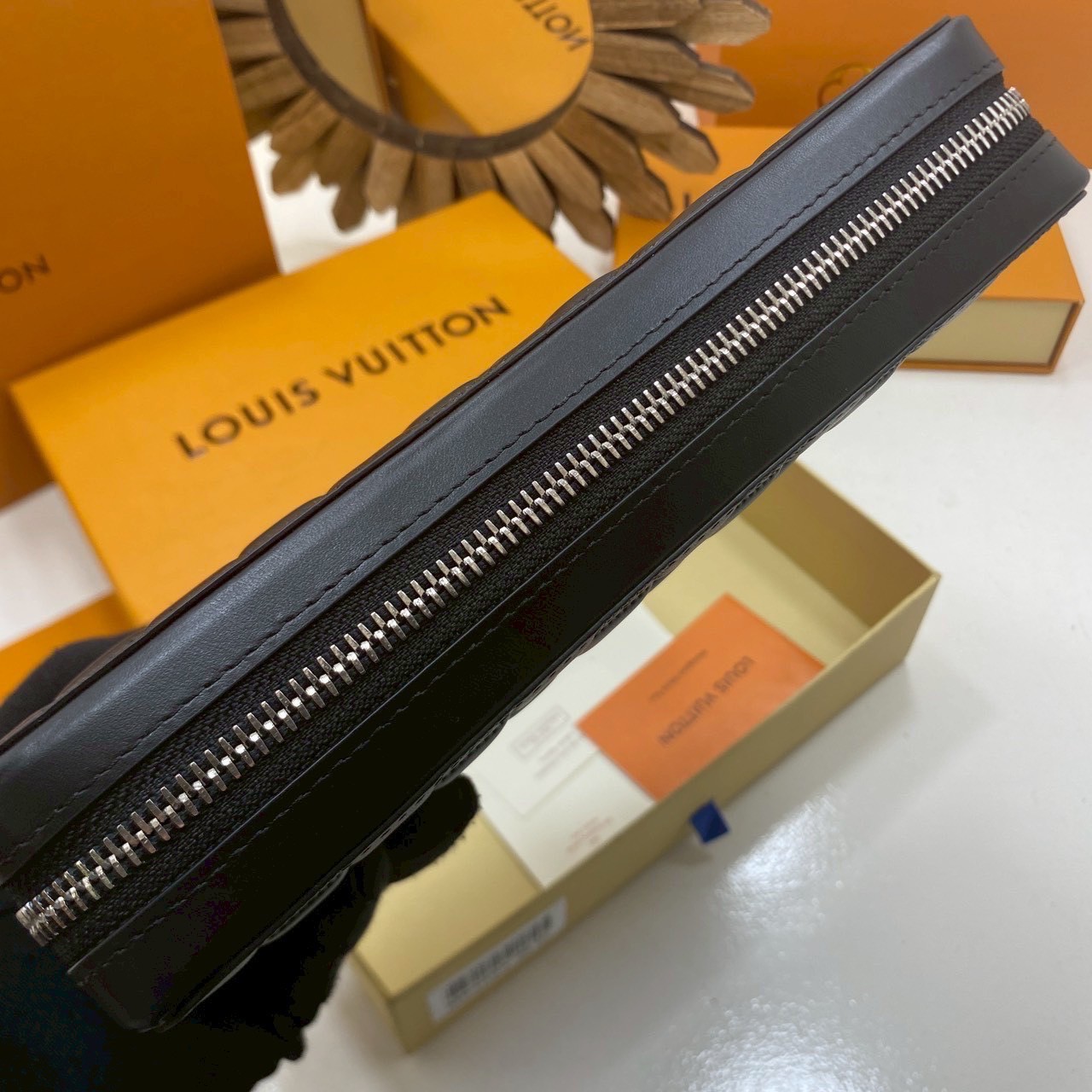 ORI หนังแท้ | LV Zippy XL Wallet Damier Infini Leather กระเป๋าสตางค์กึ่งพอชใบใหญ่ ซิปรอบพร้อมหูจับ สะดวกใช้งาน สีดำคลาสสิก งานหนังแท้ปั้มนูนสวยเด่นเป็นเเอกลักษณ์