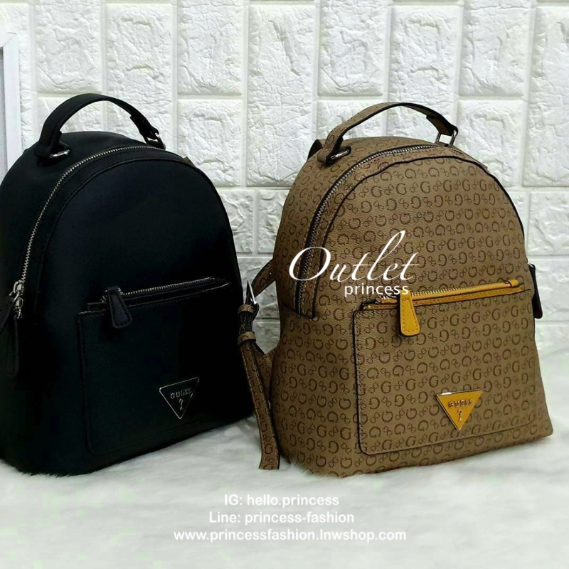 GUESS WOMAN'S BACKPACK กระเป๋าสะพายเป้หนังสวยขนาดกำลังดี สกีนโลโก้รอบใบ น้ำหนักเบา ด้านหน้าประดับโลโก้แบรนด์สามเหลี่ยมโดดเด่น มีลูกเล่นที่ช่องด้านหน้าสามารถถอดออกถือเป็นครัชได้นะคะ ตัวกระเป๋าเปิดปิดด้วยซิปเป็นหลัก ภายในกว้าง บุด้วยผ้าสกีนลายโลโก้แบรน