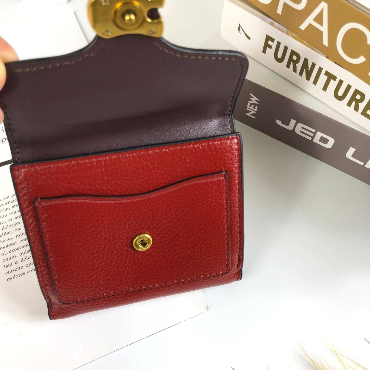 กระเป๋าสตางค์ใบสั้น COACH สามารถใช้งานได้ทั้งด้านหน้าและด้านหลัง