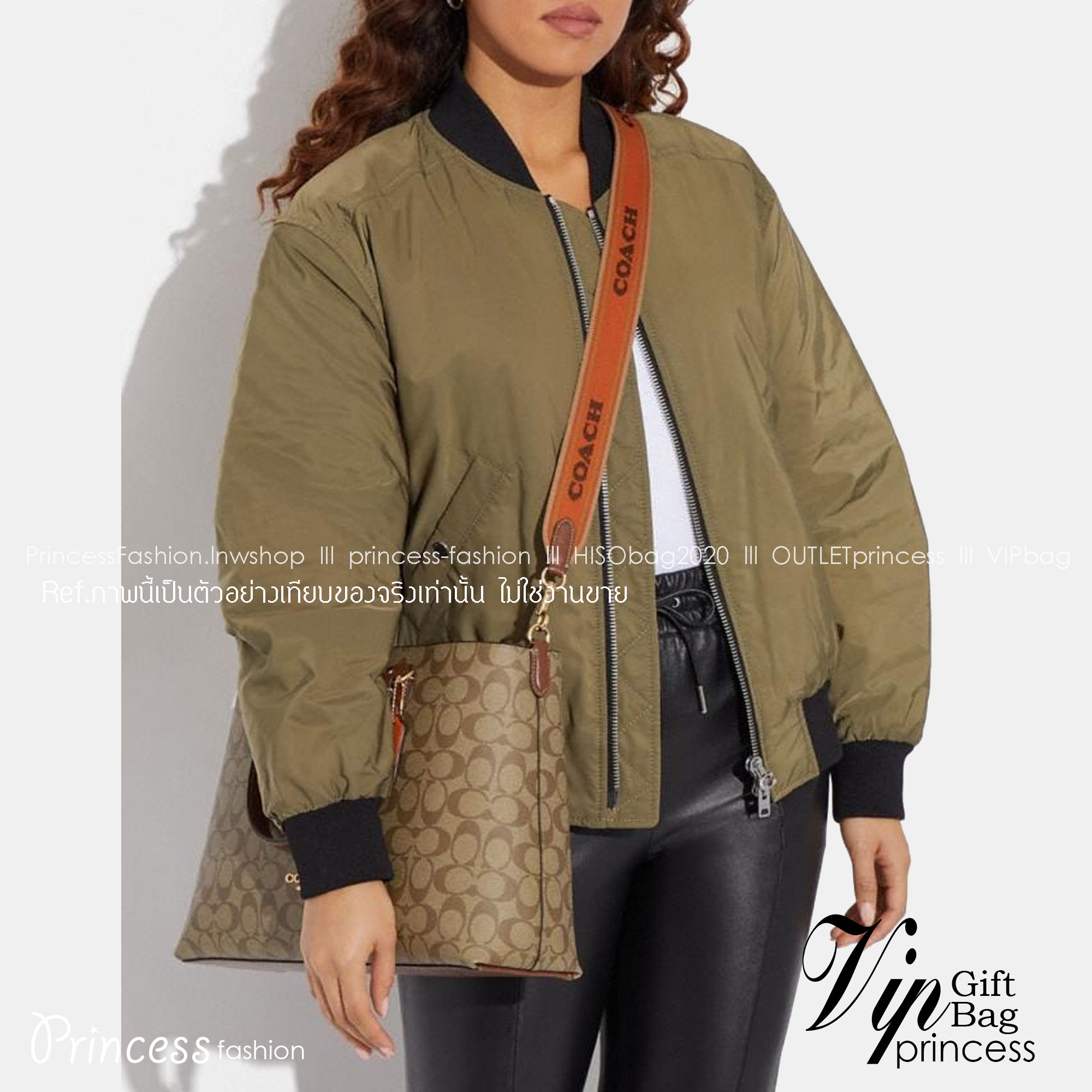 Coach Logan Carryall In Signature Canvas / COACH Tote In Signature Canvas Bag กระเป๋าทรงโท้ท พร้อมสายผ้าสปอร์ต ภายในโล่งกว้าง มีหูจับในตัวและสายครอสบอดี้ ปรับระดับได้ รับไอเท็มนี้ไปใช้ยังไงก็ไม่มีวันเบื่อจ้า เอาอยู่ทุกลุค ทุกวัน!!