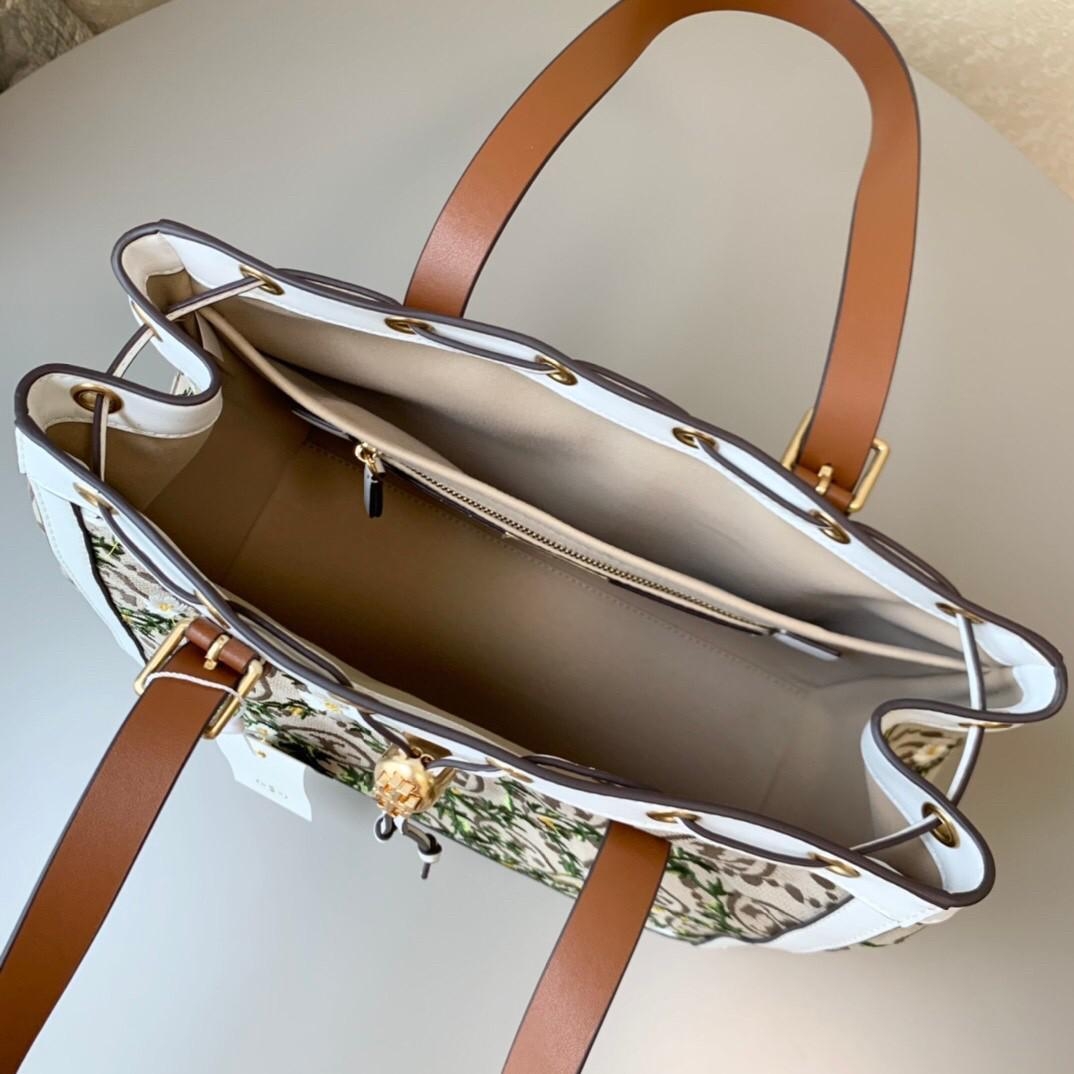 Tory burch T- Monogram Jacquard Embroidered Small Tote กระเป๋าถือหรือสะพายไหล่ วัสดุ Canvas ปักษ์ลายแบรนด์ ในคอลเล็คชั่น Spirit/Summer2021ปักษ์ลายความเป็นธรรมชาติ ประณีต อะไหล่ทองสวยหรู