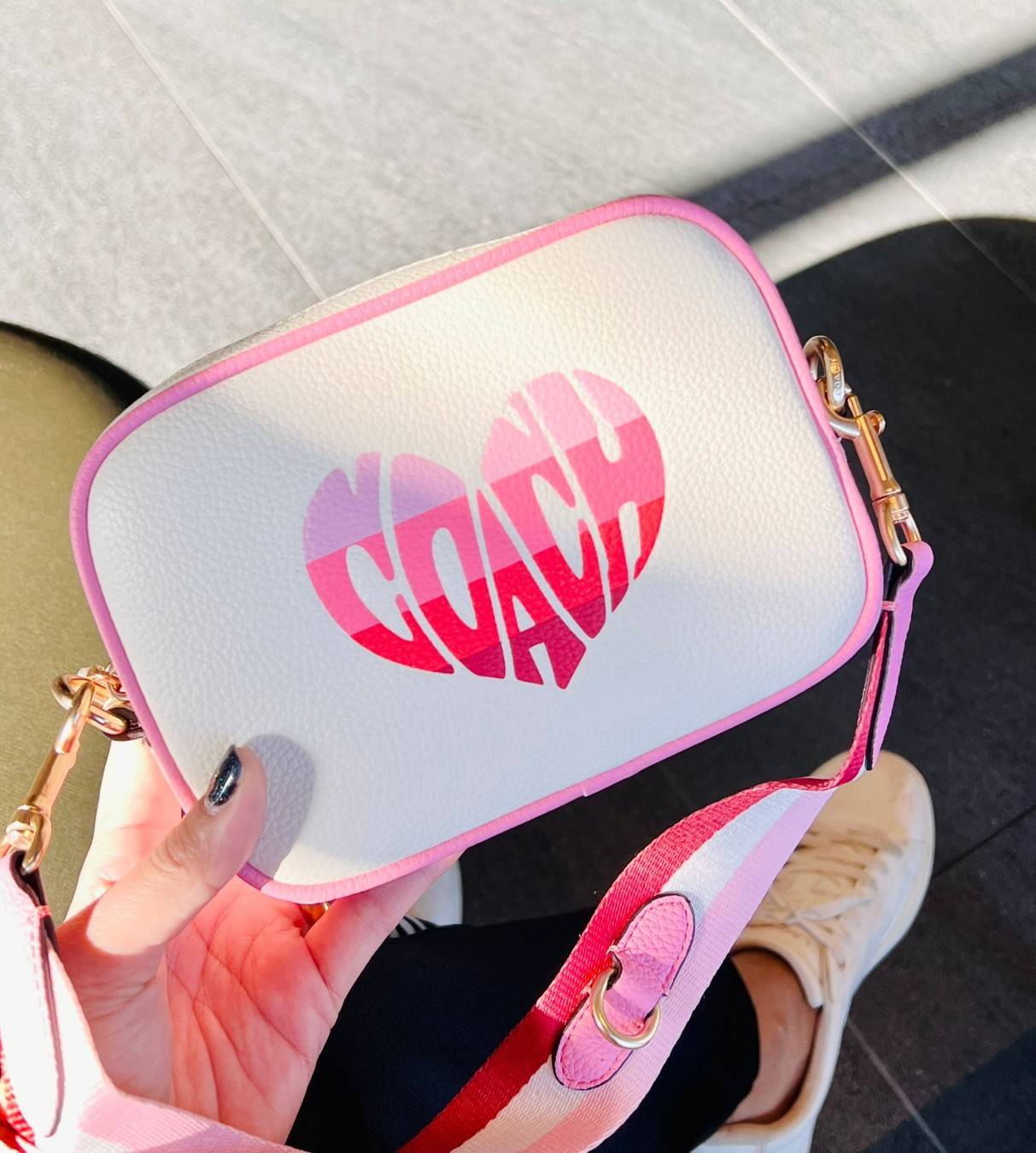 ใจละลายหมดแล้วค่า 😍 Coach Mini Jamie Camera Bag With Stripe Heart Motif ((CA072)) พร้อมส่งล่าสุด! กับกระเป๋าสะพายแบบครอสบอดี้ร์ บอกเลยน้องน่ารักสีสวยมากๆค่ะ