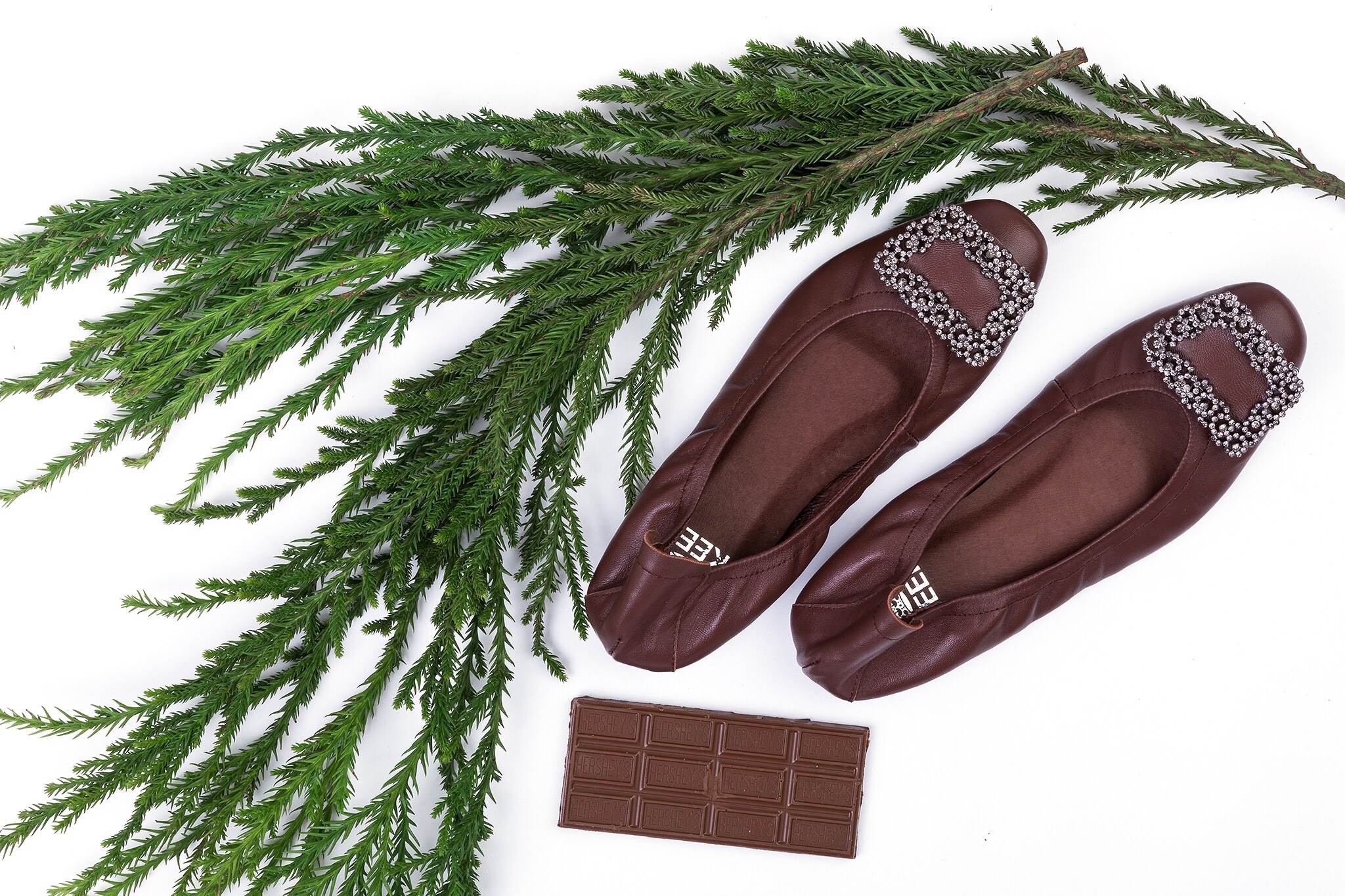 New In กับรองเท้า KEEP รุ่น BALELA FLAT SHOES ดีเทลรองเท้า = รองเท้า หนังแกะแท้ทั้งคู่ ( ด้านนอก และ ซับในด้านใน ) ผิวสัมผัสละเอียด ใส่แล้วสบายเท้ามากๆ มากๆค่า =รุ่นนี้ หน้าเท้ากระชับเก็บรูปเท้า เน้นช่วงเท้าเรียวขึ้น = พื้นรองเท้า เสริมแผ่นรองเท้า หนา - น