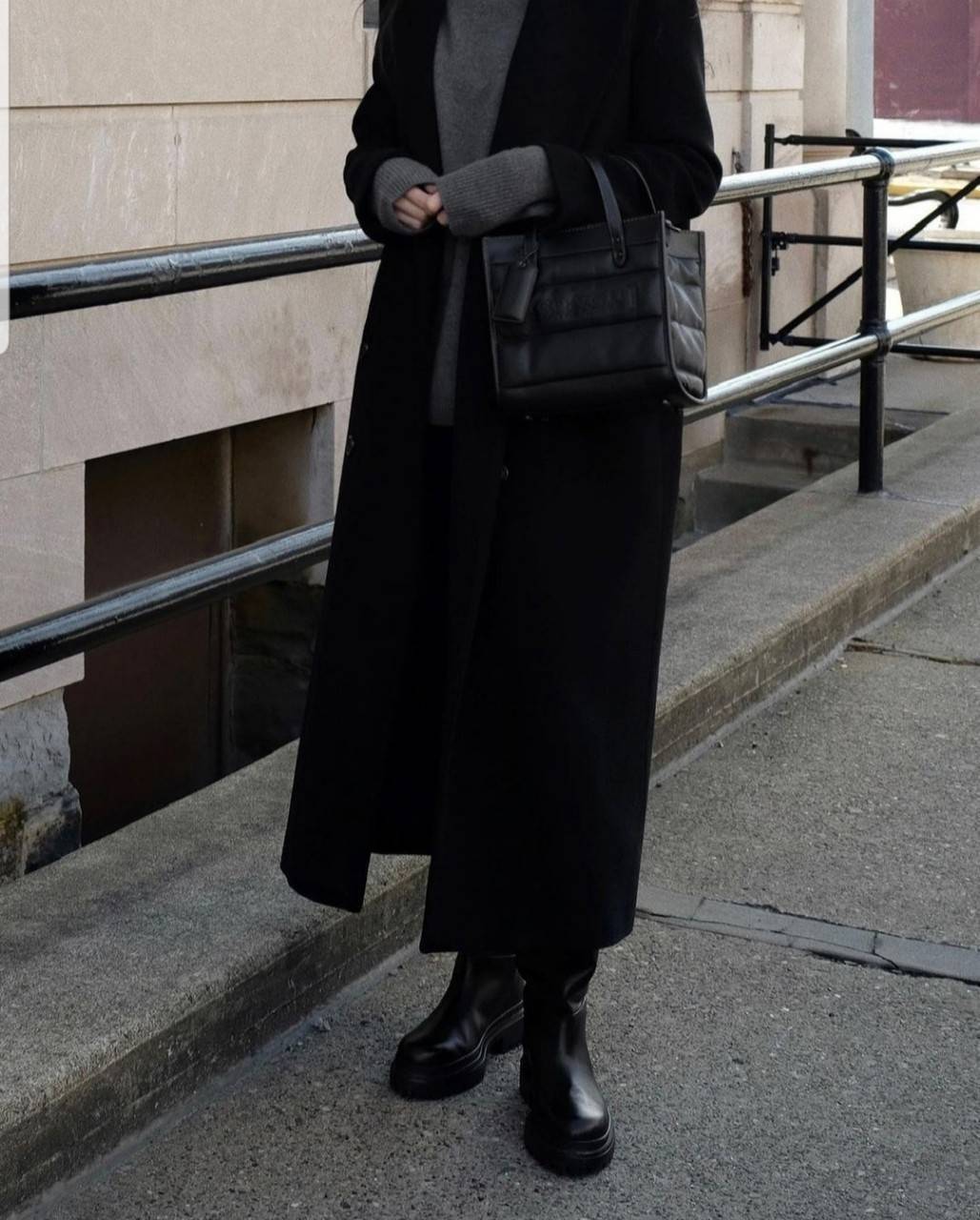 COACH CASUAL STYLE STREET STYLE 2WAY PLAIN LEATHER ELEGANT STYLE (C6958 C6852) 🌺 ที่สุด! ของที่สุด!! กระเป๋าถือ กระเป๋าสะพายรูปทรงสุดฮิต สุดคลาสสิค รุ่น UNISEX ที่ชิคๆ สบายๆ ได้ทั้งชายและหญิง// วัสดุหนังแท้ทั้งใบ ตัดเย็บด้วยหนังเนื้อนุ่มพิเศษ หนา 