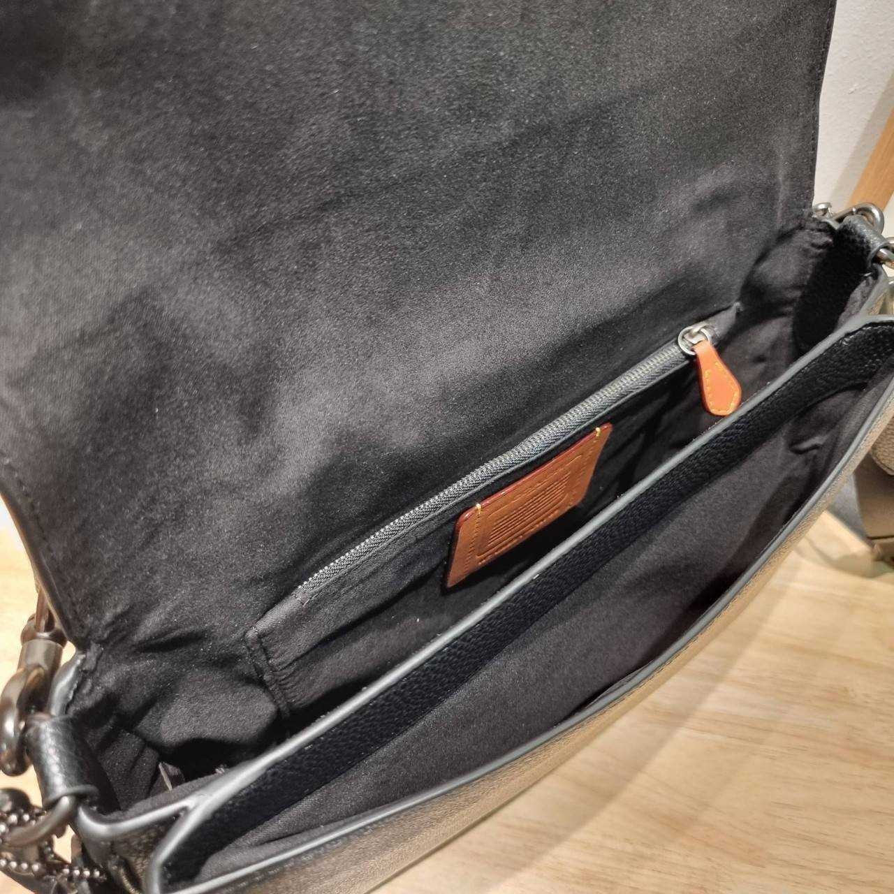 COACH Soft Tabby Messenger In Signature Canvas C8430 CH769 ไอเท็มที่หนุ่มๆต้องไม่พลาด กระเป๋าทรงแมสเซนเจอร์ใบใหญ่กำลังพอดี พร้อมด้วยสายสะพาย 2 เส้น