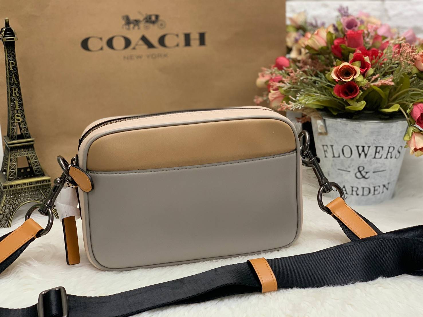 COACH ACADEMY CROSSBODY IN SIGNATURE WITH VARSITY ZIPPER ((768, 960)) พร้อมส่งที่ไทยอีกครั้ง! ได้ไปหลงรักแน่นอนค่ะ😘 กระเป๋าสะพายครอสบอดี้ร์ของคุณผู้ชาย((สาวหล่อใช้ก็สวยทีเดียว)) หนังแท้อย่างดี หนังนิ่มมือดีค่ะ