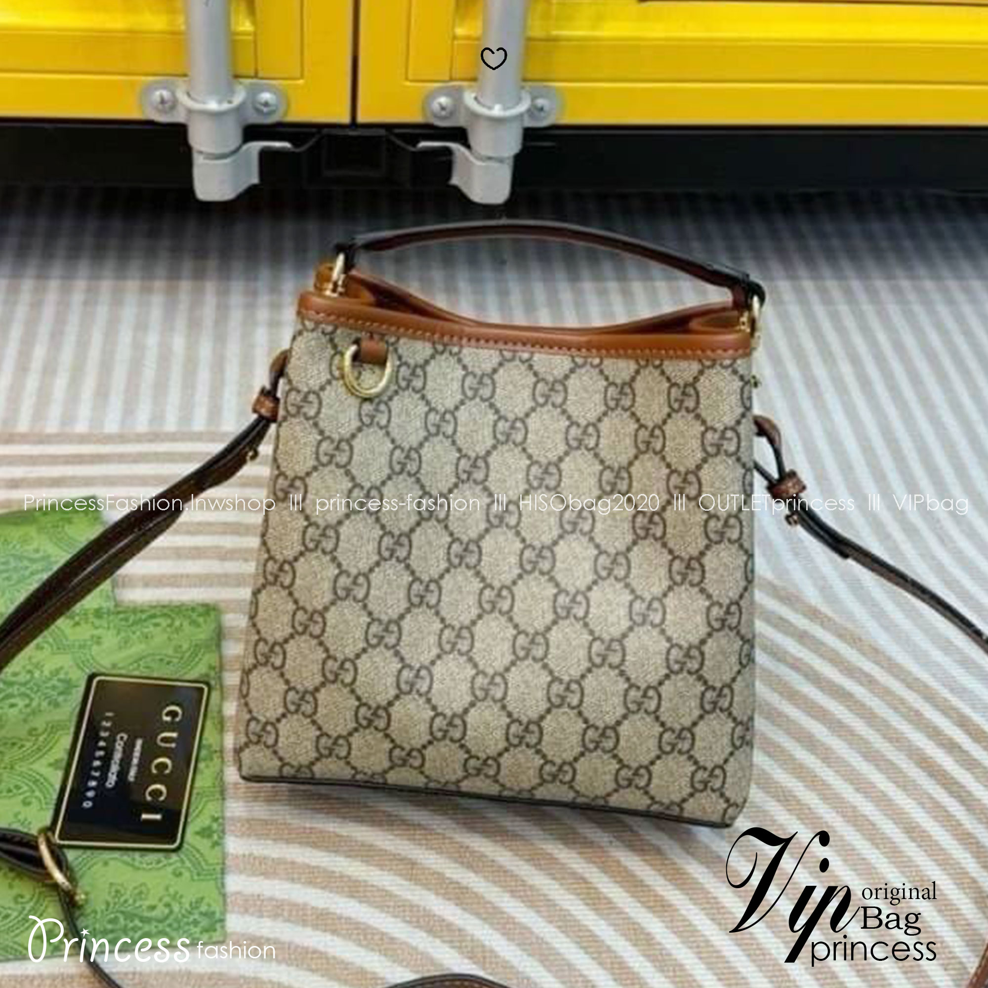 GUCCI GG Emblem mini bucket bag กระเป๋าทรงบัคเก็ตวินเทจงานแบรนด์หรู รุ่นใหม่ล่าสุด ดีไซส์สวยใช้งานง่าย ภายในโล่งกว้าง จุของได้เยอะ ถือหรือสะพายก็สวย Must Have!! เลยค่ะ
