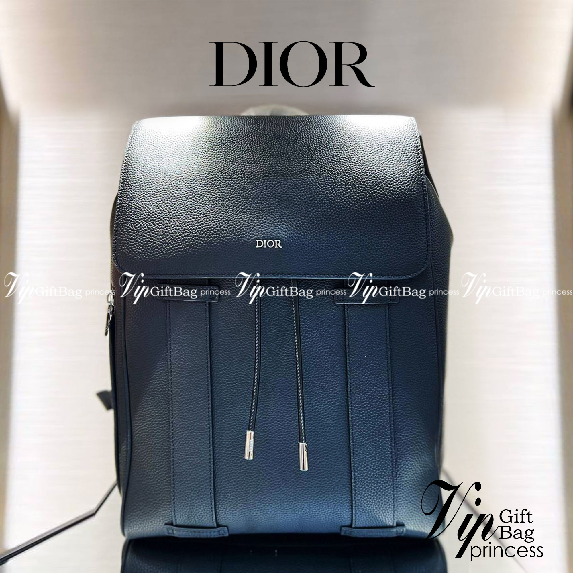 หนังแท้ CHRISTIAN DIOR BLACK GRAINED CALFSKIN MOTION BACKPACK พร้อมส่งที่ไทย กระเป๋าเป้ใบใหม่ โทนสีดำคลาสสิก เกรดเทพออริจินอลหนังแท้ทั้งใบ ภาพสินค้าถ่ายจากงานขายจริง ใช้งานต่างประเทศได้
