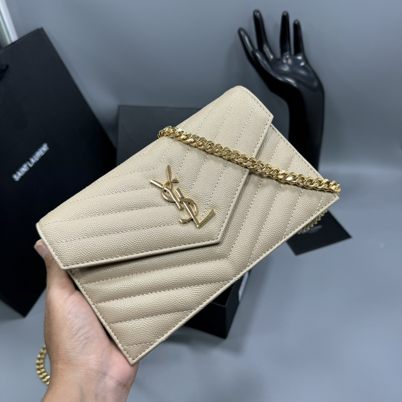 YSL Envelope WOC 7.5 Wallet on chain / YSL Clutch Bag 7.5" กระเป๋าสะพายรุ่นยอดนิยม เกรดหนังคาเวียร์สวยเต็มใบ เกรดออริ 1:1 ใช้งานต่างประเทศได้