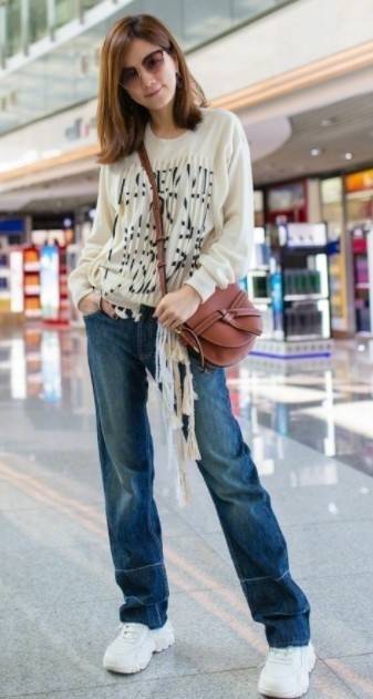 LOEWE Small Leather Gate Crossbody Bag VIP GIFT WITH PURCHASE (GWP) กระเป๋าถือหรือสะพาย Limited จาก LOEWE DUTYFREE COUNTER วัสดุ Canvas & Leather Calfskin หนังแท้ รูปทรงทันสมัย น้ำหนักเบามากค่ะ มาพร้อมสายสะพายยาวสามารถปรับระดับได้ เป็นอีกหนึ่งรุ่นฮิตกันมา