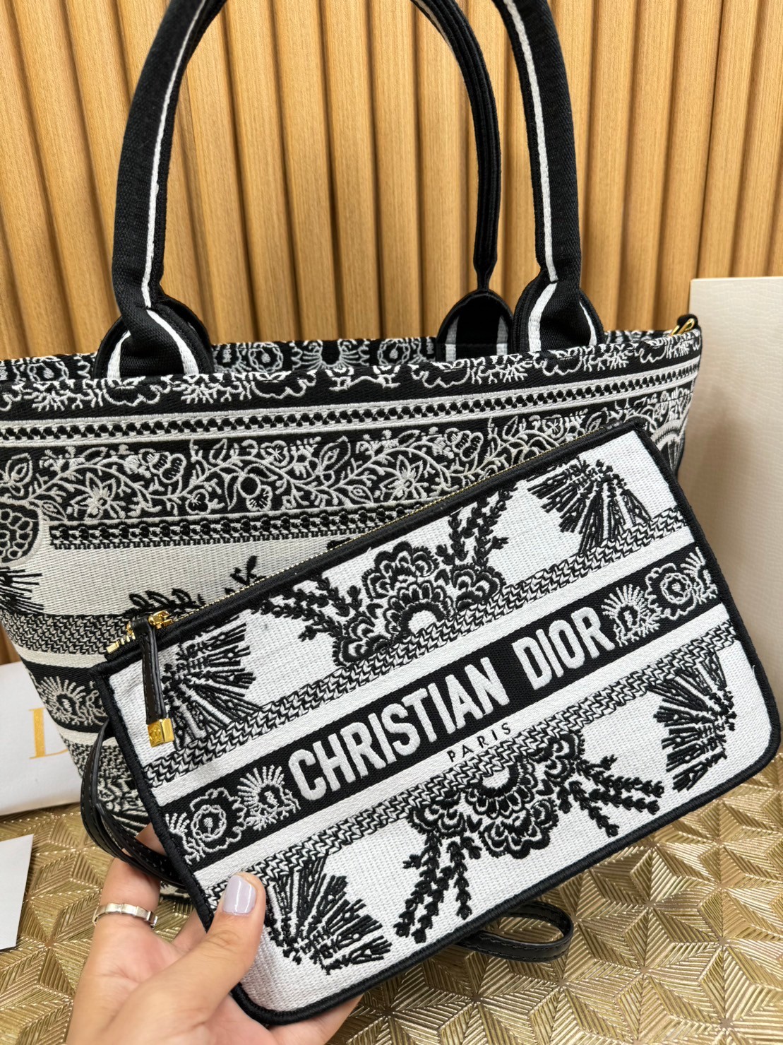 DIOR NEW LINE TOTE / DIOR KID TOTE กระเป๋าทรงโท้ทรุ่นใหม่ เอกษณ์ความหรูหรา โดดเด่นสวยงาม เกรดออริ 1:1 ใช้งานต่างประเทศได้