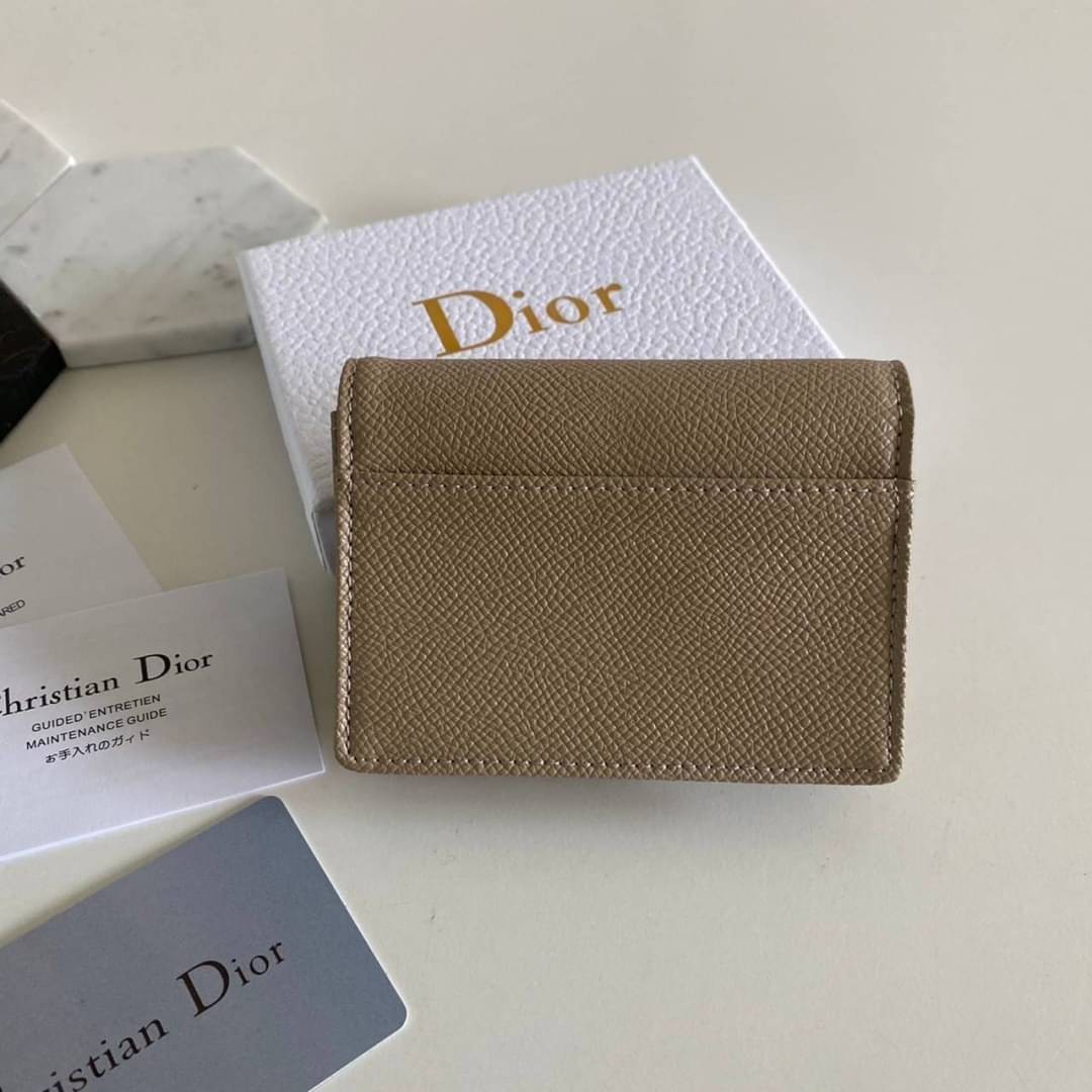 DIOR Wallet calfskin / DIOR SADDLE FLAP CARD HOLDER งานหนังแท้ กระเป๋าใส่เหรียญใส่การ์ดอะไหล่ทอง มาพร้อม กล่อง ถุงผ้า ถุงกระดาษ พร้อมส่งที่ไทย ภาพสินค้าถ่ายจากงานขายจริง ใช้งานต่างประเทศได้