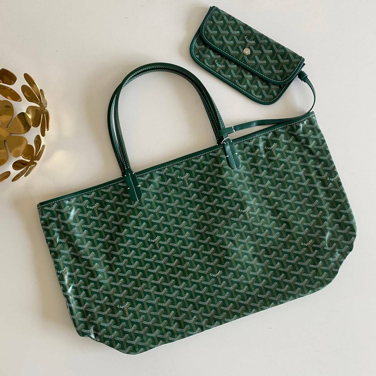 VIP 】หนังแท้ GOYARD SAINT LOUIS GM TOTE BAG กระเป๋าทรง SHOPPING ขนาดใหญ่กำลังดี สวยหรูคลาสสิคไม่มีเอ้าท์ มีใบลูกน่ารักพร้อมสายคล้องกระเป๋า งานตามหาเลยค่า ล็อทนี้หนังดีสวยมาก พิมพ์ลายคมชัด มากี่รอบๆก็หมด ใช้งานได้ทนๆ ลุยๆ เลยค่าา ภายในโล่งกว้าง ใส่สัมภาระไ