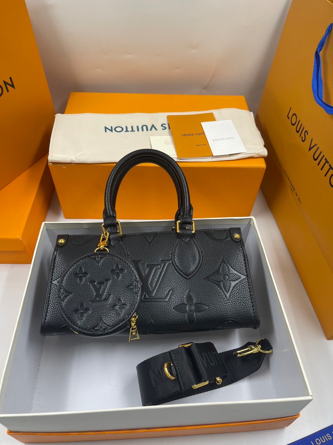 LV OnTheGo East West Monogram Bag / LV BAG พร้อมส่ง 4 สี กระเป๋าโท้ทขนาดกะทัดรัด ดีไซน์ใหม่ประจำฤดูกาล