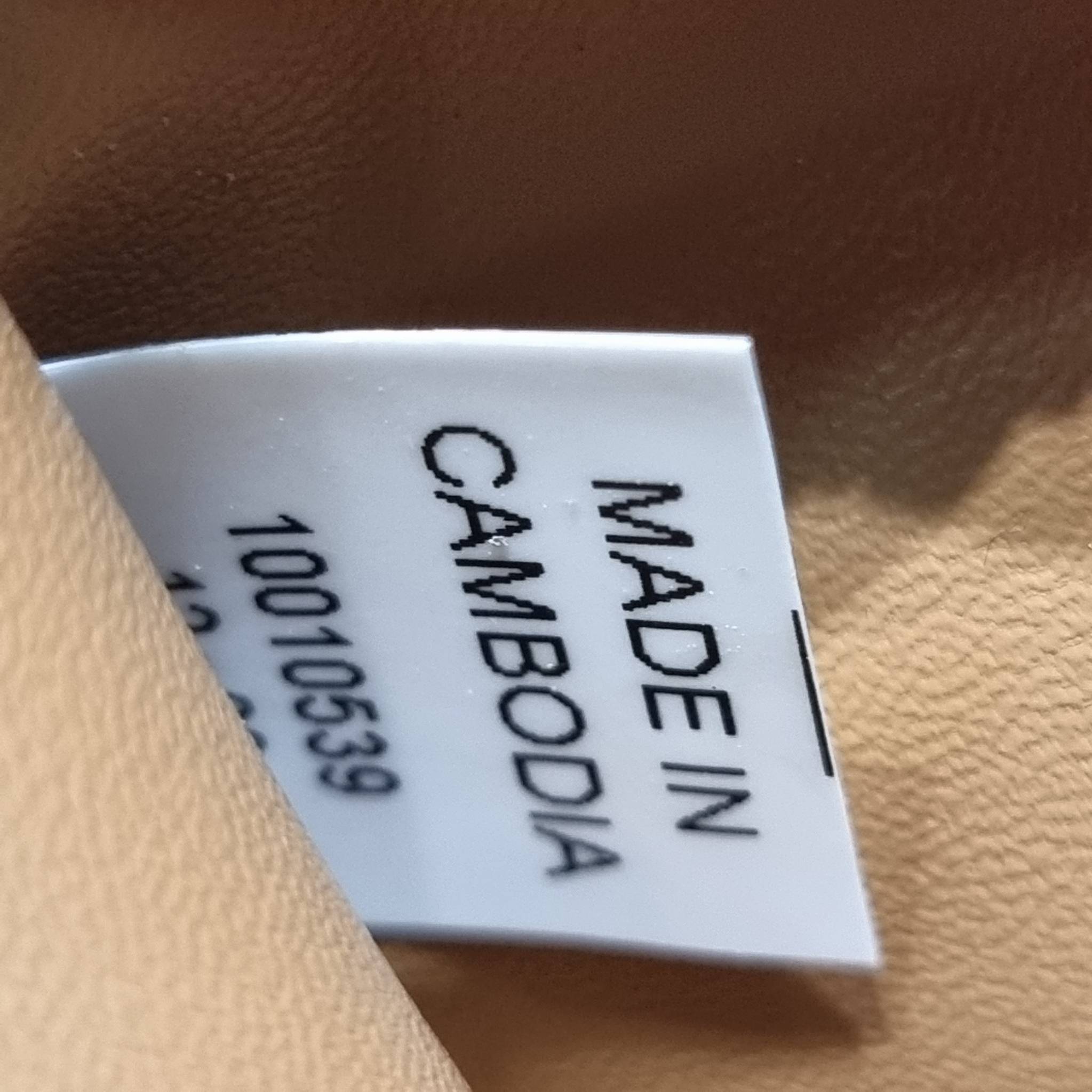 Tory wallet bag / TORY BURCH ELEANOR COMPACT WALLET กระเป๋าสตางค์ใบสั้นรุ่นขายดี แบบพับ ตัวมัมตัวแม่มากๆ ดูหรูหราทุกสี ดีไซน์คลาสสิค ขนาดกำลังพอเหมาะ โดดเด่นด้วยโลโก้สีทองดูแพง