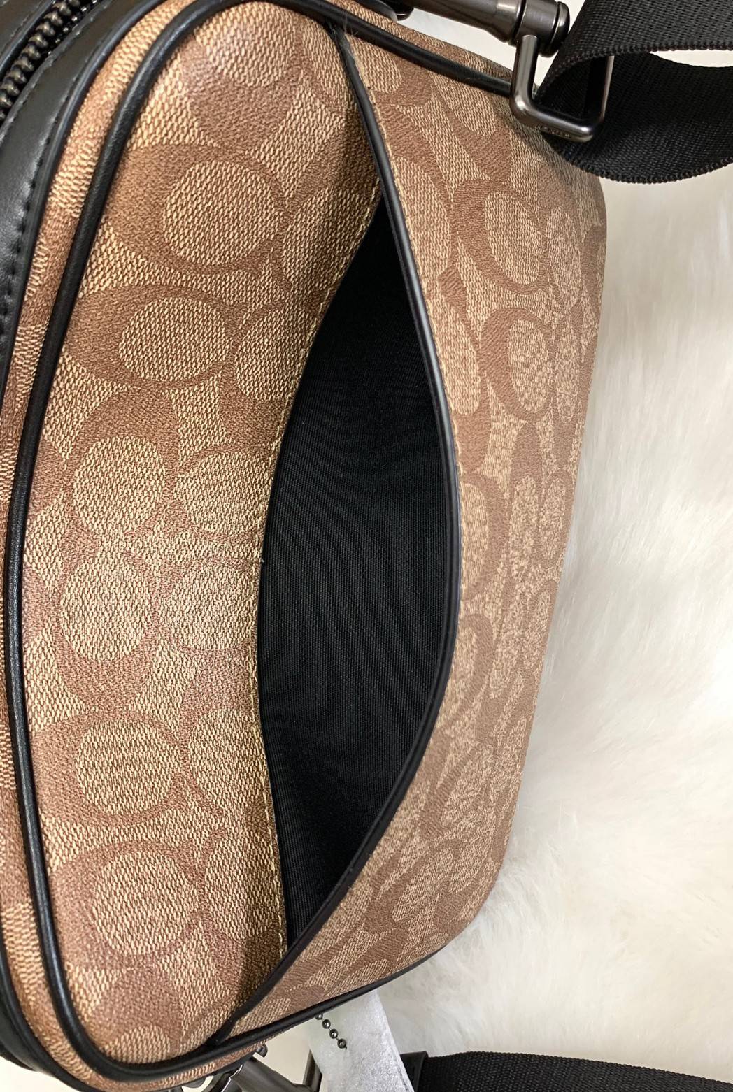 ของแท้ 💯% COACH GRAHAM CROSSBODY IN SIGNATURE ((50715)) พร้อมส่งค่ะ! กระเป๋าสะพายครอสบอดี้ร์ หนังแท้อย่างดี นิ่มมือค่ะ