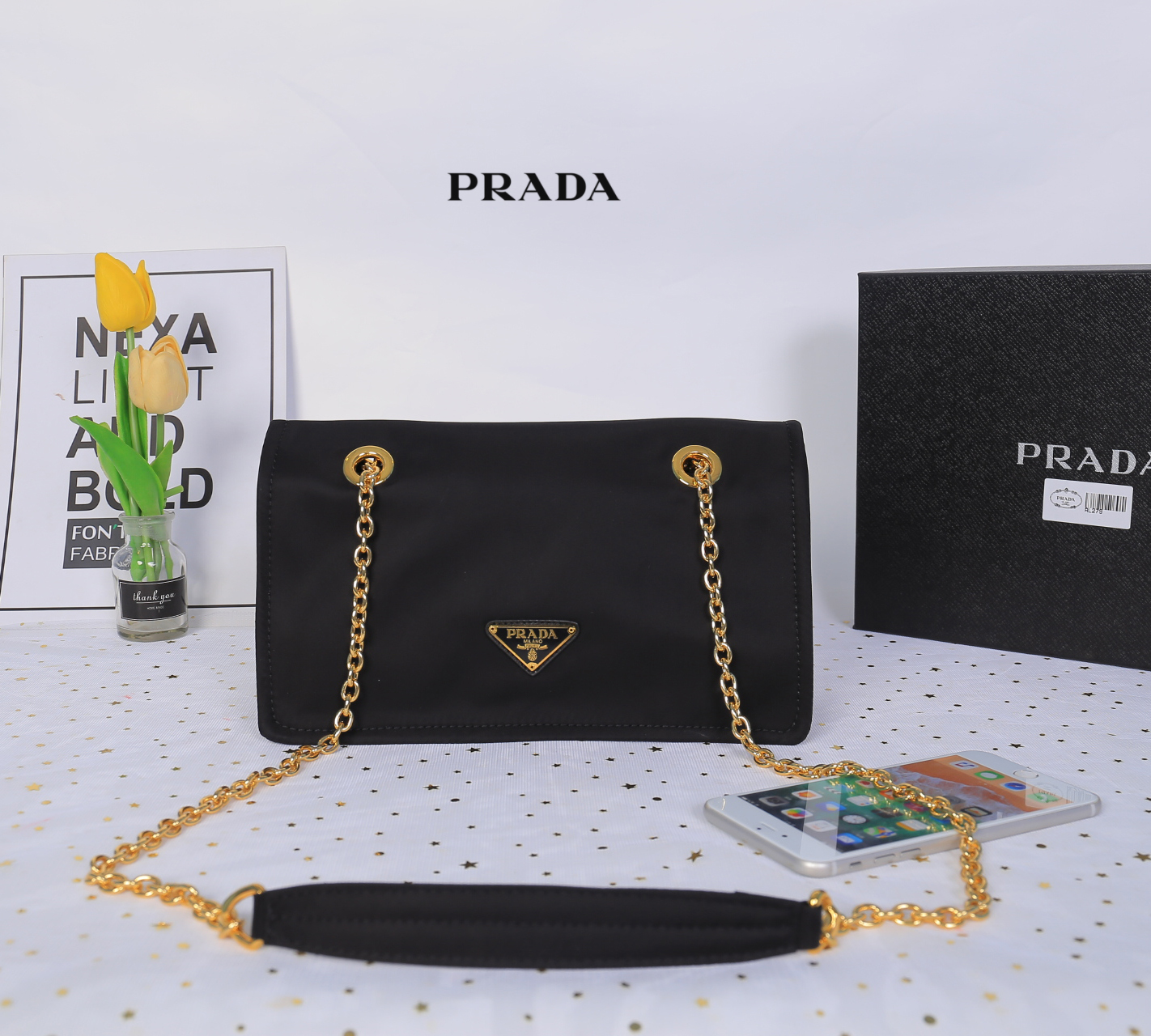 Prada Logo Shoulder bag / Prada Tessuto Nylon Chain Flap Bag กระเป๋าสะพายไหล่ หรือดึงเป็นสายยาวสะพายเป็น Crossbody เหมาะกับสาวๆสุดแซ่บมากๆๆเลยค่ะ วัสดุทำจากผ้าไนล่อน อะไหล่ทองทั้งใบ เปิด-ปิดด้วยกระดุมแม่เหล็ก ด้านหน้าประดับโลโก้แบรนด์ ด้านในแบ่งเป็น 1 ช่อ
