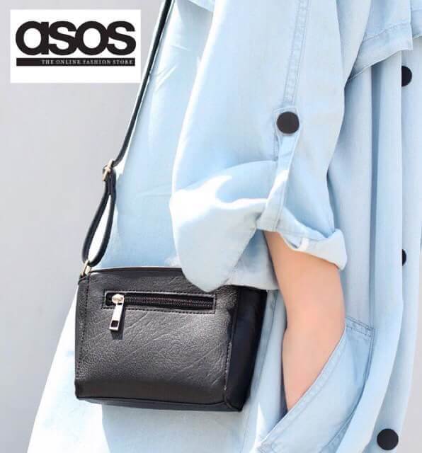 สินค้ามาใหม่ค่า😊 ทรงสุดฮิตจากแบรนด์ asos กระเป๋า ทรงสวย ตัวกระเป๋าลายหนังสวยมาก สีดำสุดหรู ดีไซน์เกร๋ #จุดเด่นที่ น้ำหนักเบา สามารถ สะพายไหล่ข้างลำตัว หรือ พาดลำตัวได้เลยคะ จุของคุ้ม มีใบเดียวจบ #น่ารักมากใบนี้
