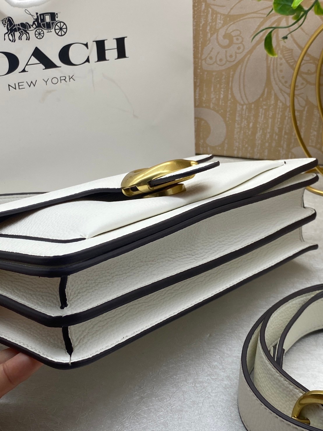 COACH TABBY CROSSBODY WRISTLET 26cm สีใหม่ล่าสุด ต้อนรับสงกรานต์นี้ รุ่นนี้ต้องเข้าแล้ว พกพาได้ตลอดวันเลย