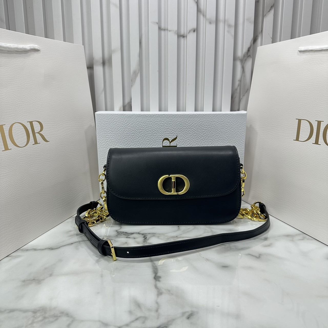 DIOR 30 Montaigne Avenue Bag Box Leather Bag กระเป๋าสะพายรูปดีไซน์สุดคลาสสิกและสง่างาม หรูหราตามเอกลักษณ์แบรนด์ เกรดท็อปไฮเอน 1:1 ใช้งานต่างประเทศได้