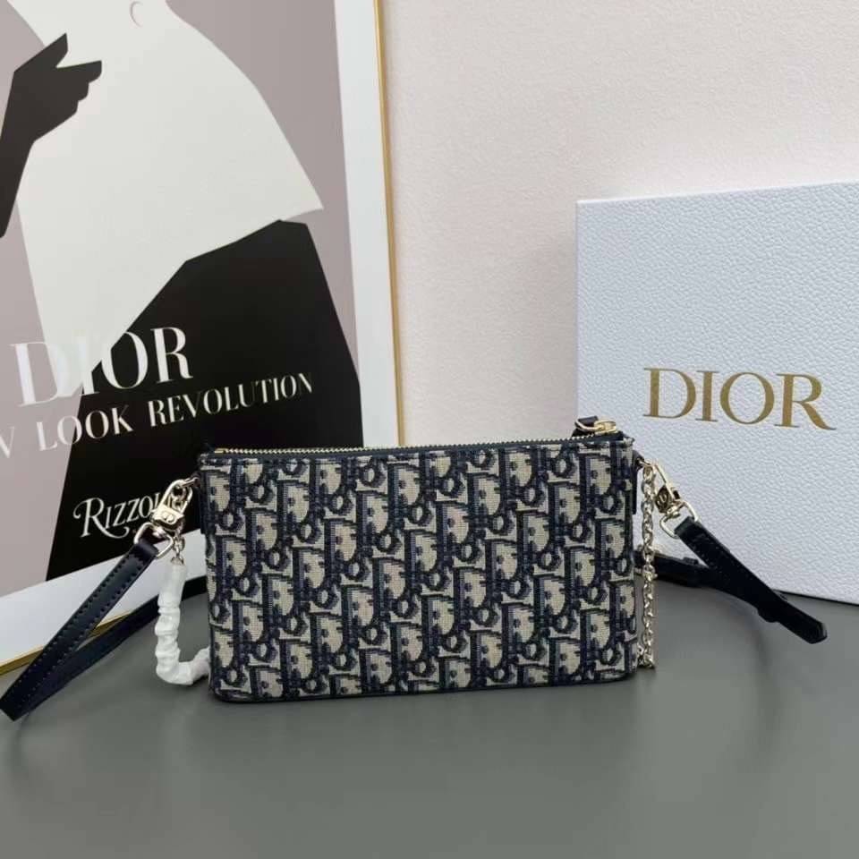 DIOR 30 Montaigne Dior Midi Mini Bag Blue Dior Oblique Jacquard กระเป๋าถือ/สะพายคอลใหม่ล่าสุด ดีไซน์หรูหรา รูปทรงใช้งานง่าย ได้ทั้งงานกลางวันและกลางคืน สวยหรู ดูดี มีระดับ