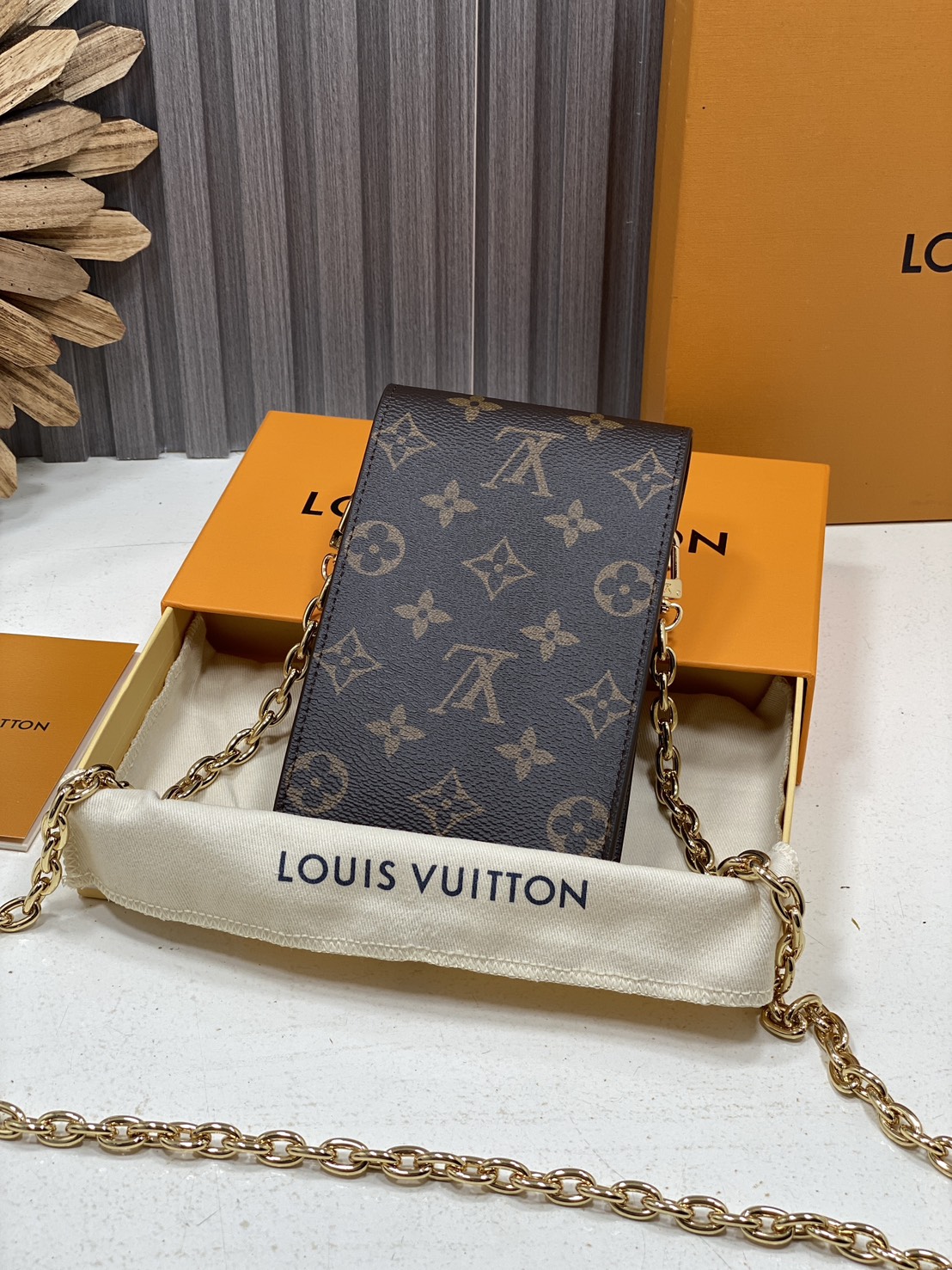 ORI หนังแท้ | LV Phone Pouch Métis Bag กระเป๋าสะพายใส่โทรศัพท์ ดีไซน์ที่รังสรรค์อย่างพิถีพิถันด้วย Monogram Canvas ชิ้นเดียว ยกระดับด้วยฮาร์ดแวร์โทนสีทอง