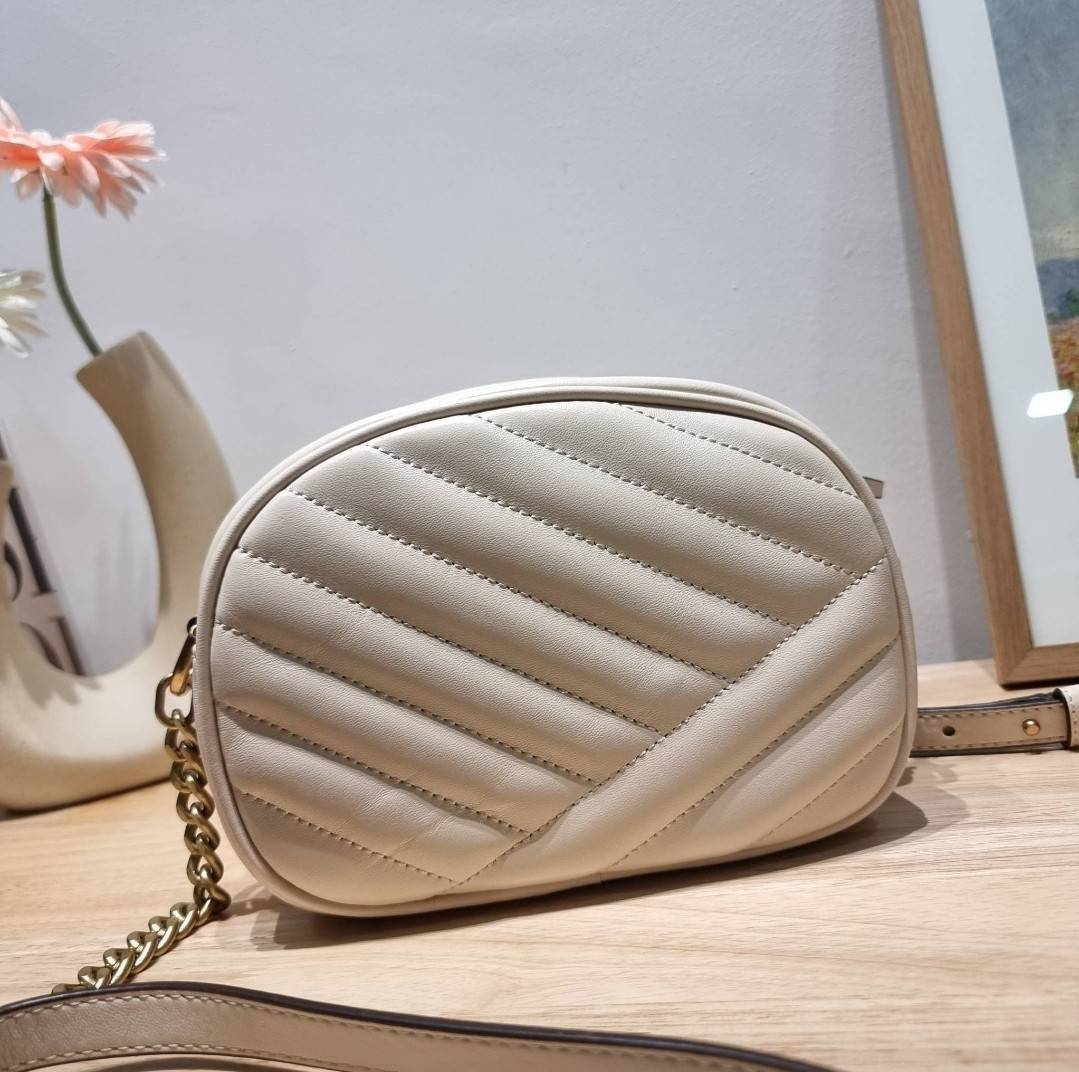 TORY BURCH KIRA CHEVRON SMALL CAMERA BAG / TORY CAMERA BAG / TORY BAG พร้อมส่ง 4 สี กระเป๋าสะพายทรงกล้อง ขนาดกะทัดรัด ไซส์สะพายคล่องตัว ดูหรู ลูกคุณหนู