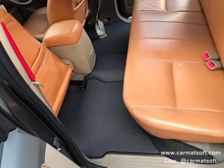 พรมปูพื้นรถยนต์ TOYOTA VIGO 4ประตู ลายสนุ๊กสีดำ เข้ารูป