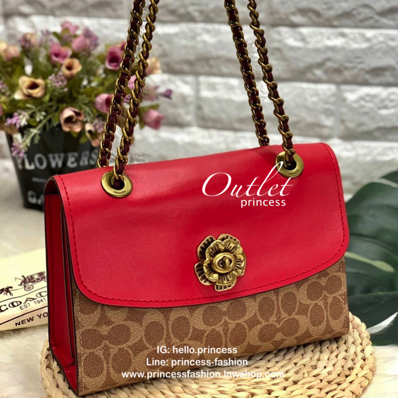 COACH PARKER SIGNATURE SHOULDER BAG กระเป๋าสะพายข้าง/ crossbody หนังแกะแท้ น้ำหนักเบา สวยหรู เปิดปิดกระเป๋าแบบหมุนล็อค อะไหล่รูปเป็นดอกคามิเลีย ภายในกระเป๋ากว้าง แบ่ง 2 ช่องหลัก ช่องซิปคั่นกลางเป็นสัดส่วน ใส่ wallet ยาว ของส่วนตัวใช้ได้ บุหนังกลับผสมกำมะห