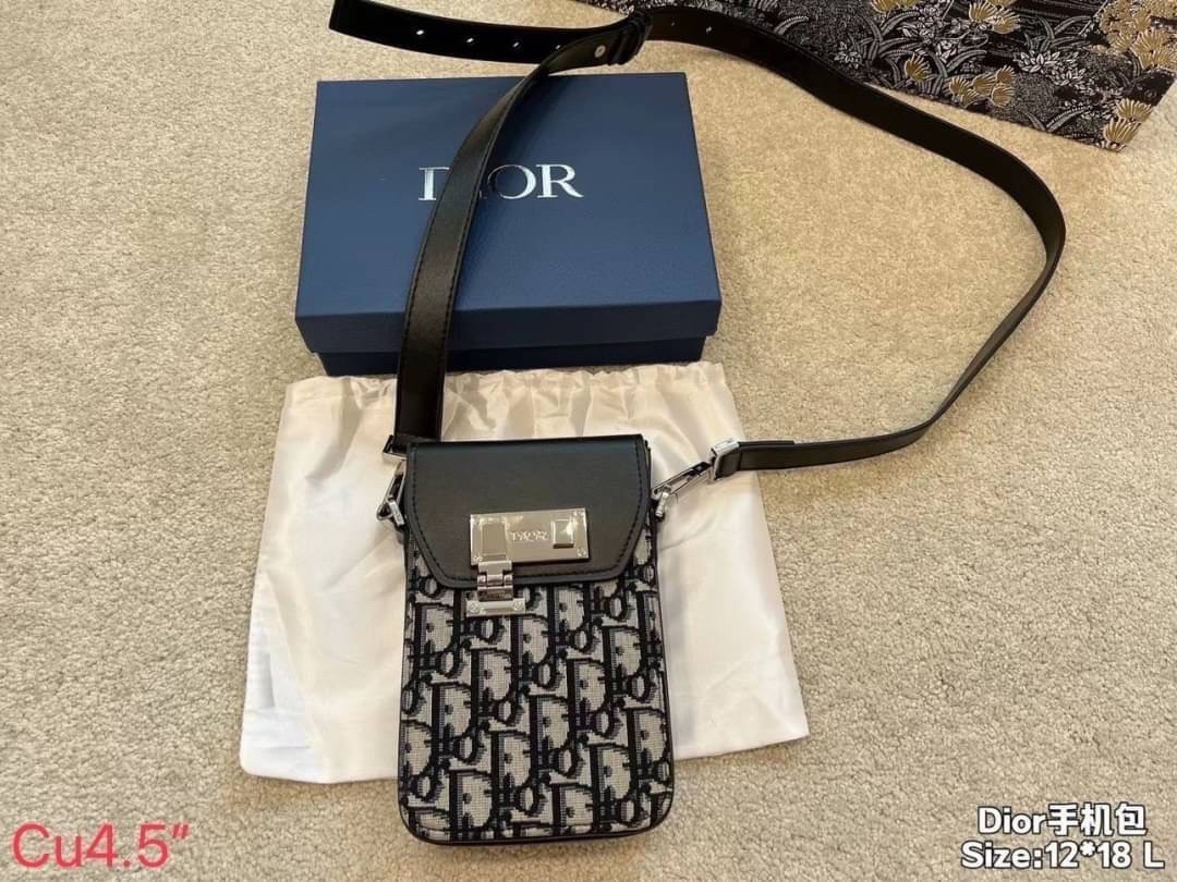 Dior Vertical Pouch | Mens Dior Pouches กระเป๋าสะพายทรงพอชผู้ชาย รุ่นใหม่ ทรงใช้งานง่าย สะดวก กะทัดรัด ภาพถ่ายจากงานขายจริง ใช้งานต่างประเทศได้