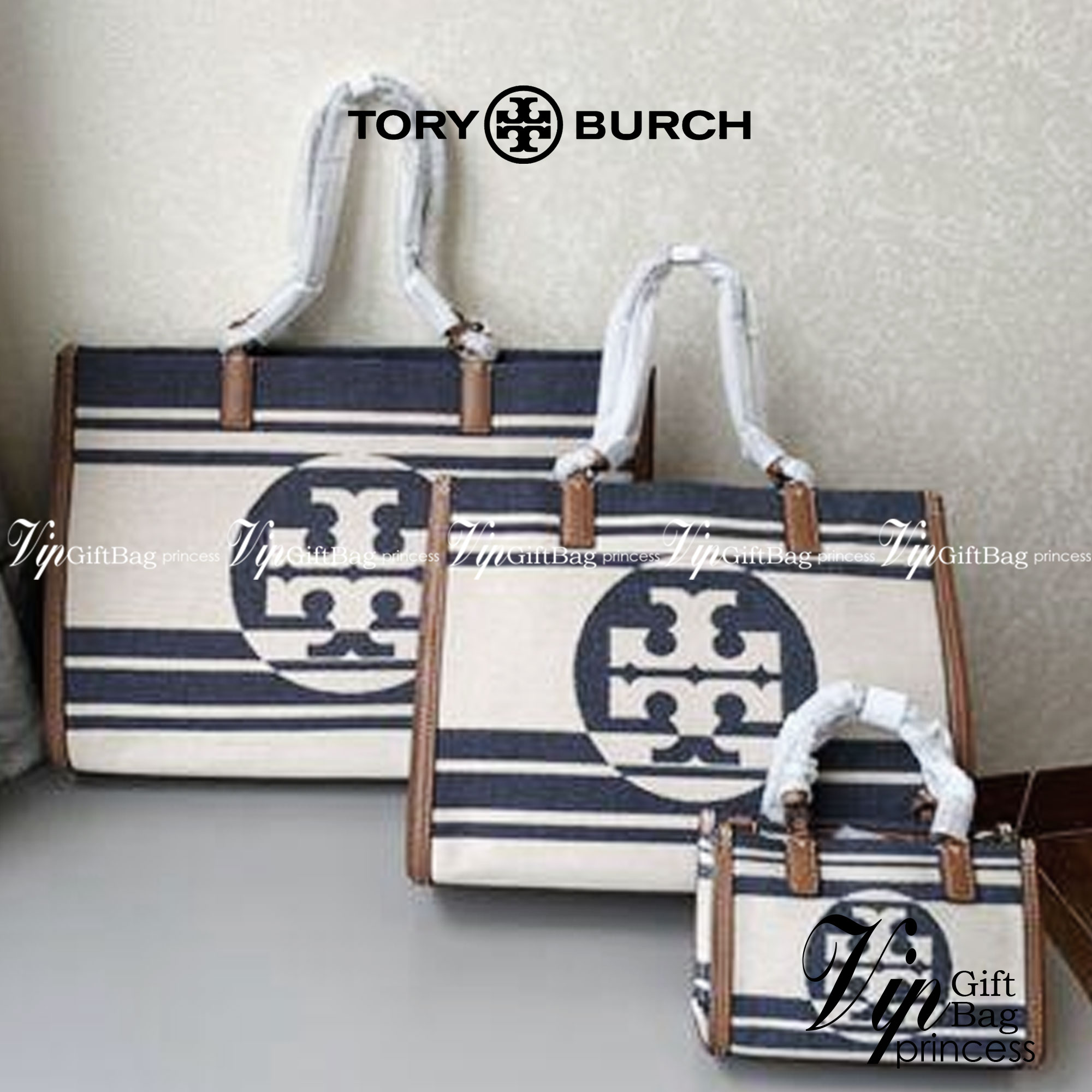 TORY BURCH Ella Mini Stripe Jacquard Tote / TORY BURCH TOTE กระเป๋าถือ หรือสะพาย TORY BURCH เปิด - ปิดกระเป๋าด้วยแม่เหล็ก ด้านในมีช่องซิป 1 ช่อง ช่องใส่ของ 1 ช่อง หูจับสูง 13 cm มาพร้อมสายสะพายยาว สามารถถอดและปรับได้ 3 ระดับค่ะ