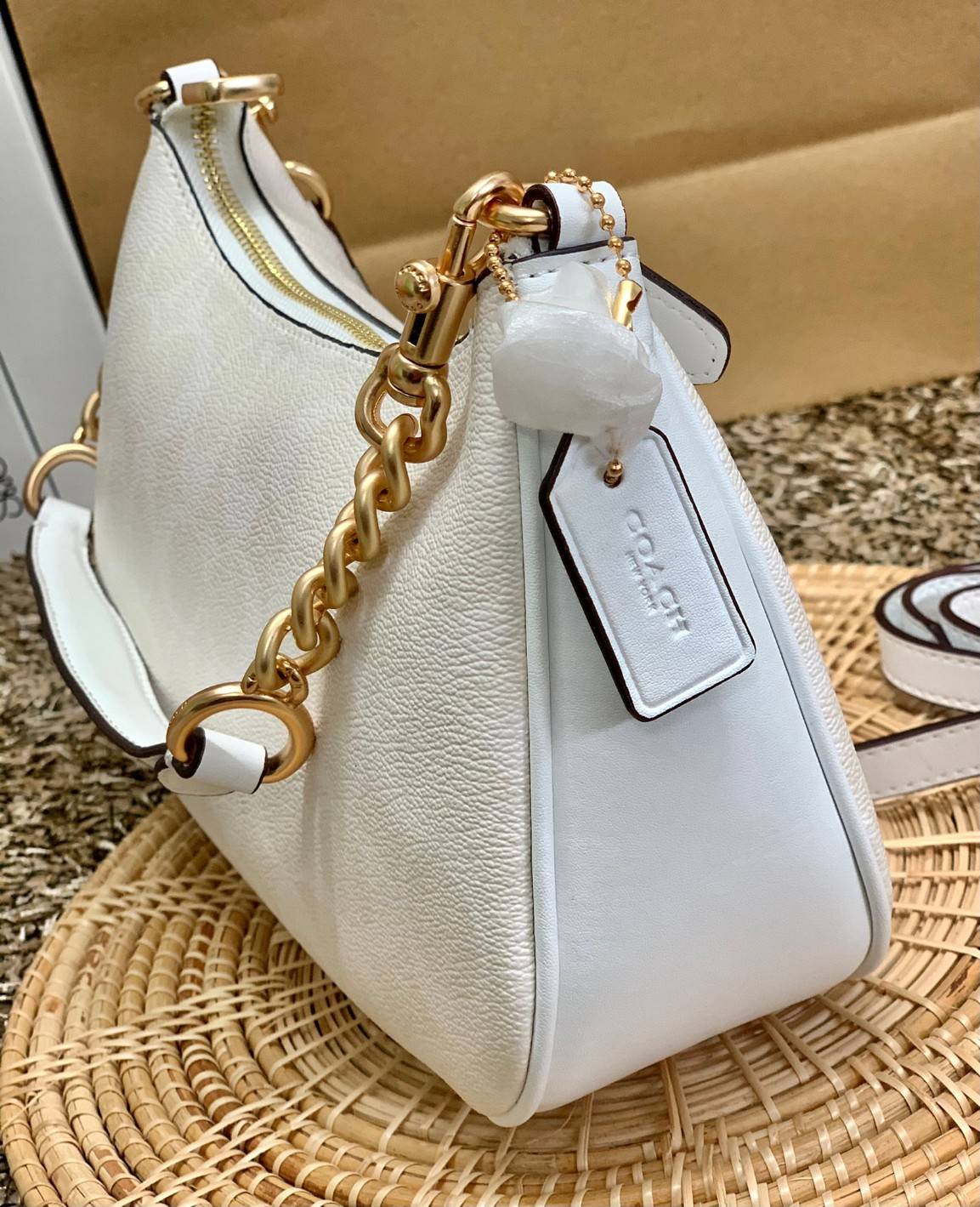 พร้อมส่งครบสี สวยทุกสีเลยค่า😘 ((CA173//CA209//CA548)) COACH TERI SHOULDER BAG 🔹กระเป๋าทรงพอช ในรูปแบบหนังแท้ หนังนิ่มสวยมากค่ะ