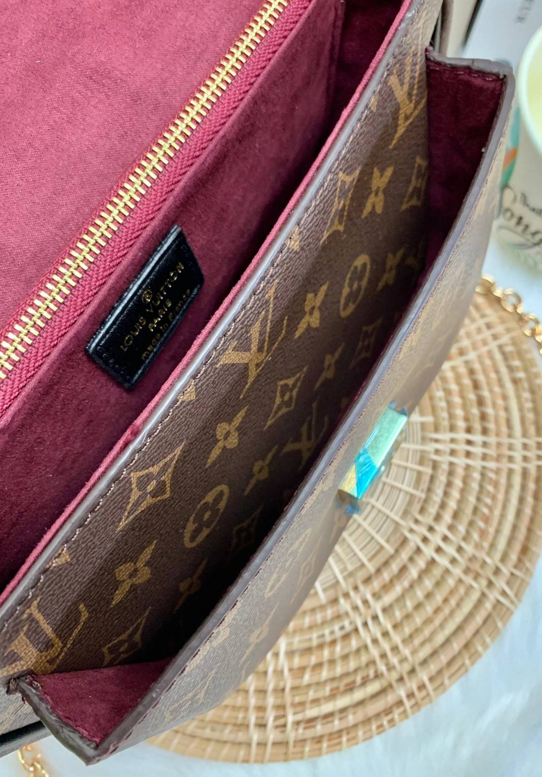 LOUIS VUITTON PASSY MONOGRAM 2 WAYS HANDBAG พร้อมส่งความสวย! กระเป๋า LV จาก Premium gift ต่างประเทศ ✔️รุ่นนี้เป็นหนังแท้ลาย monogram ทรงกระเป๋าคือสวยหรู ดูดีมากๆค่ะ