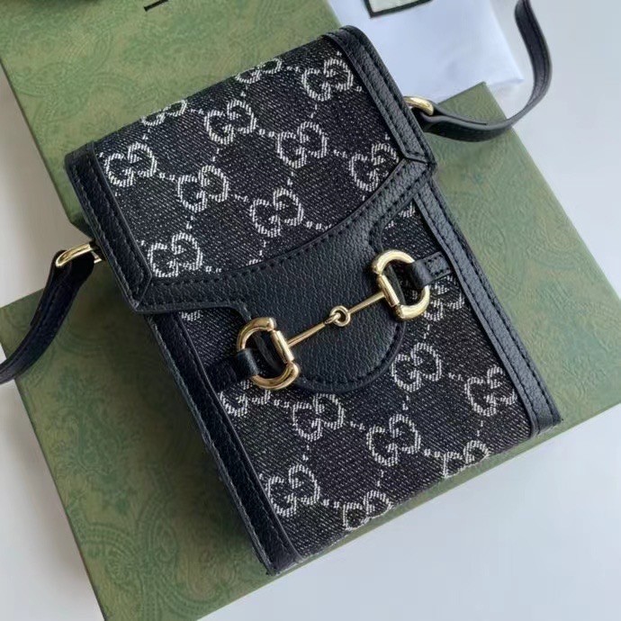 Gucci Horsebit 1955 mini bag / Gucci Phone Bag เกรดใช้งานสลับใบจริงได้ ออริจินอล รุ่นยอดฮิต ไซส์มินิ ที่ใครๆก็ต้องรู้จัก!! กับกระเป๋าขนาดมินิ ได้รับแรงบันดาลใจมาจากดีไซน์ดั้งเดิม ซึ่งแอคเซสเซอรี่นี้โดดเด่นด้วยรายละเอียดดั้งเดิมที่ทันสมัยโดยเน้นที่ฮอร์สบิต