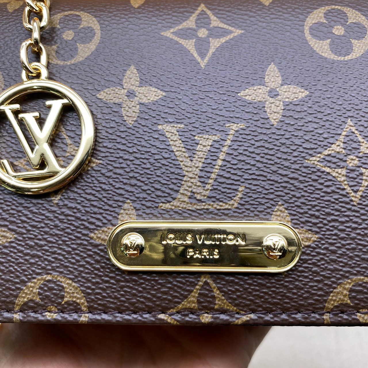 LV Wallet On Chain Lily Monogram Canvas / LV BAG พร้อมส่ง กระเป๋าสะพายทรงพอช คลาสสิค ดีไซน์เรียบหรู **รอบนี้จัดราคาพิเศษสุดคุ้ม งานสวยเกินราคาค่ะ